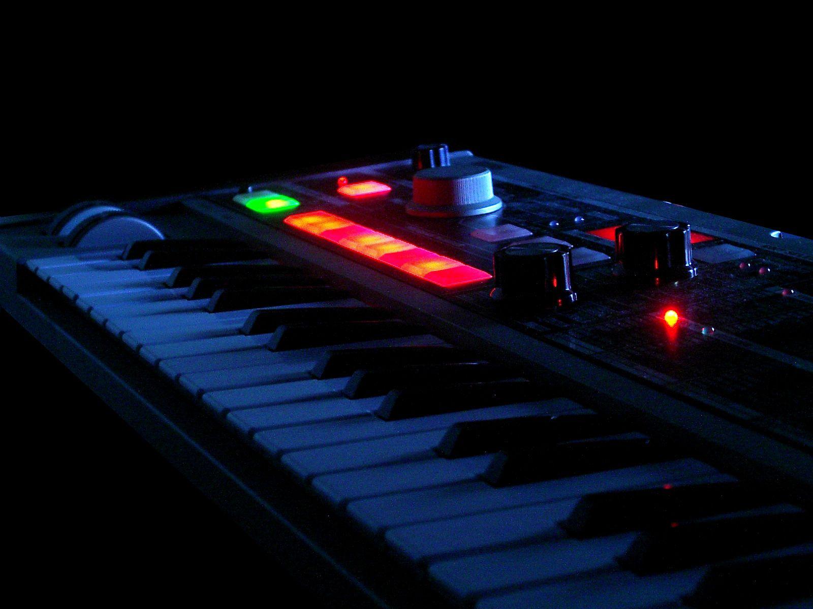 1600x1200 Synthesizer Wallpaper. Synthesizer Wallpaper, Casio Synthesizer Wallpaper and Moog Synthesizer Wallpaper