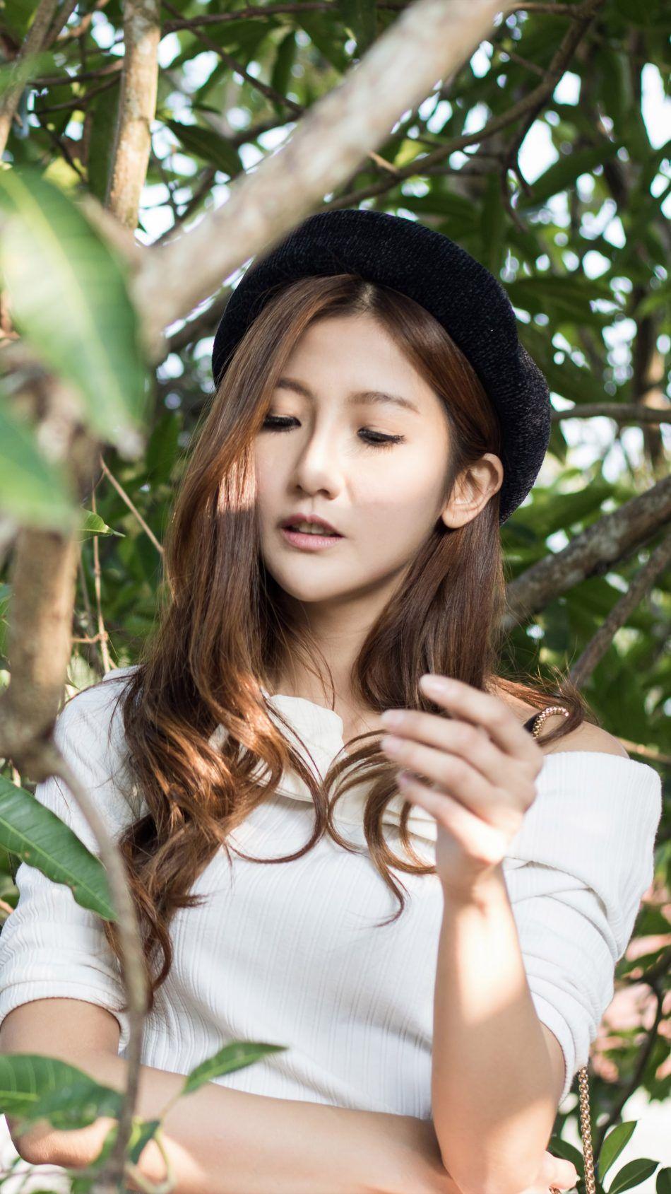 950x1689 Asian Girl Black Hat Tree 4k Ultra HD Mobile Wallpaper Girl Wallpaper HD