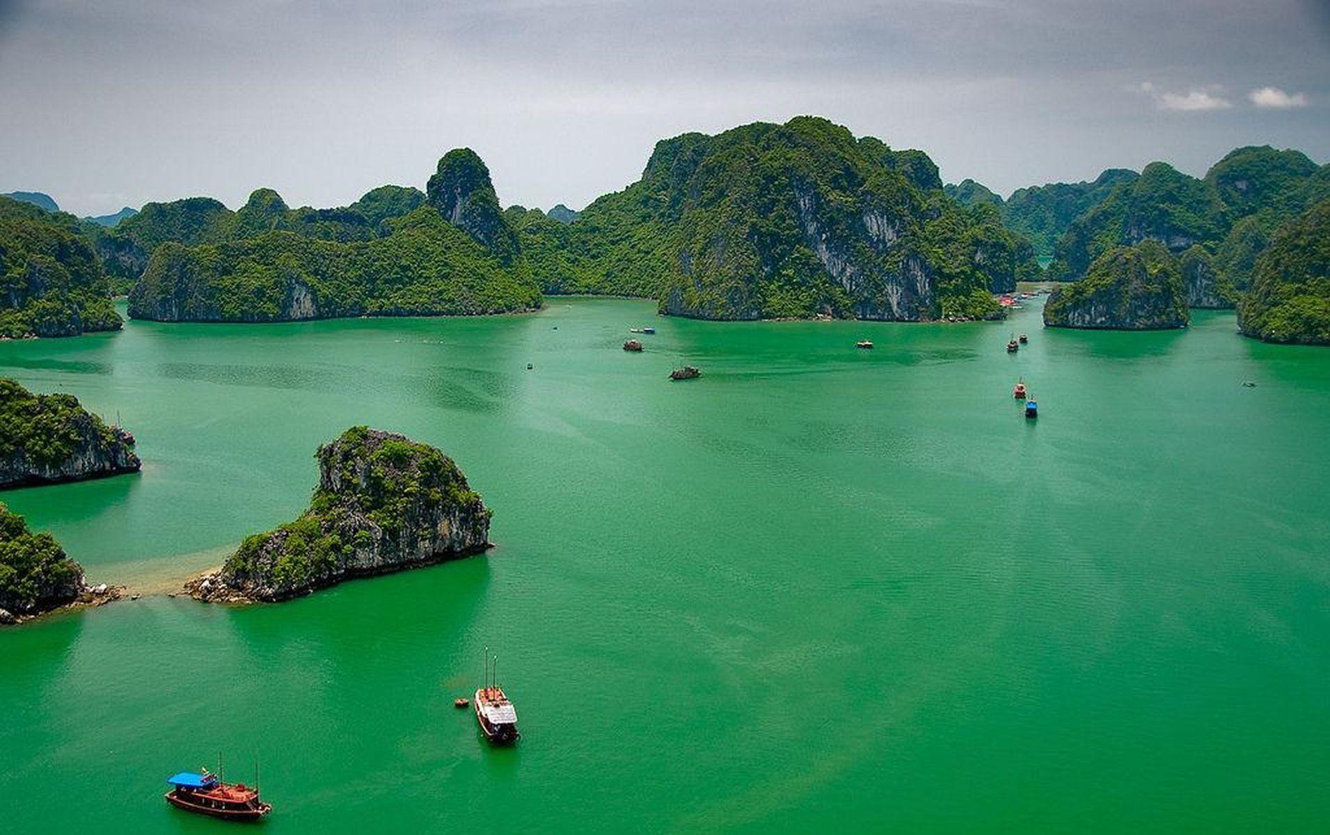 1911x1200 Oceans: Bay Vietnam Fun Nature Ocean Long Boats Coral Wallpaper