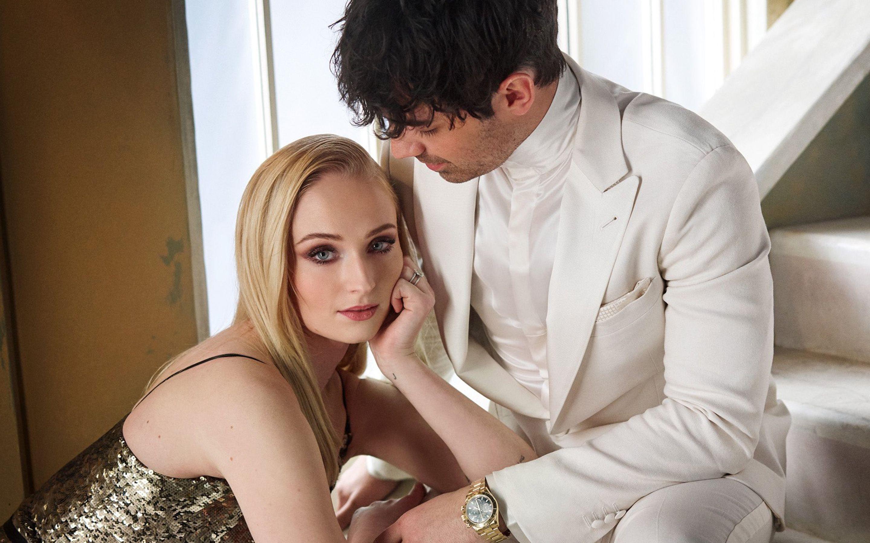 2880x1800 Sophie Turner And Joe Jonas Macbook Pro Retina HD 4k Wallpaper, Image, Background, Photo and Picture