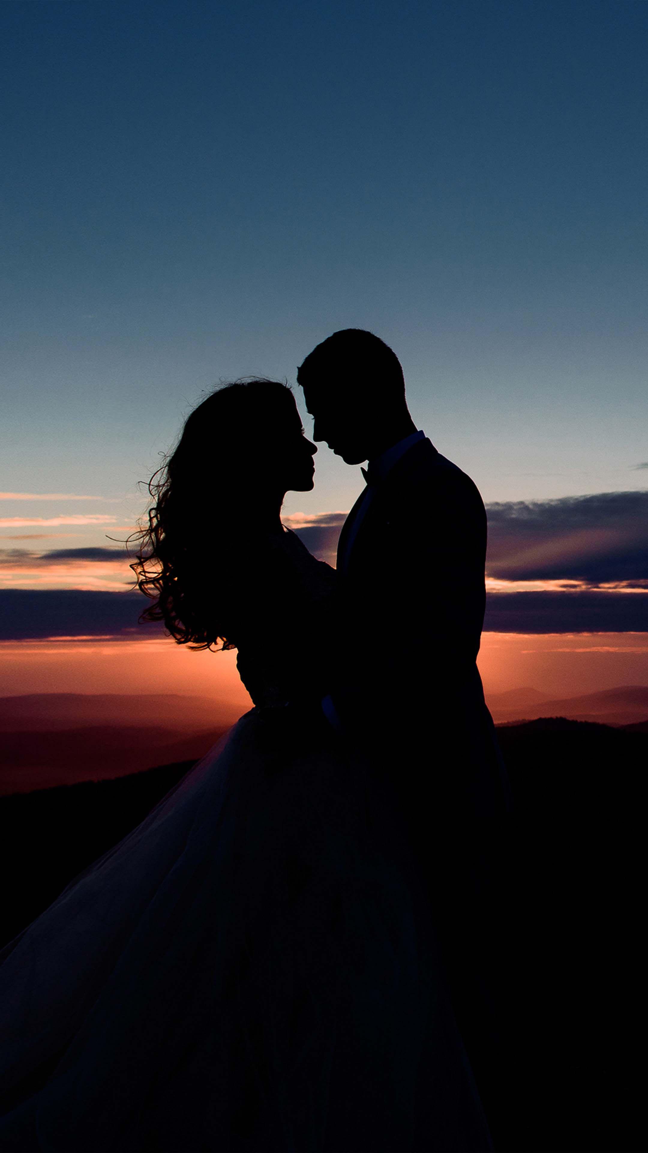 2160x3840 Couple Romantic Sunset Silhouette 4K Ultra HD Mobile Wallpaper
