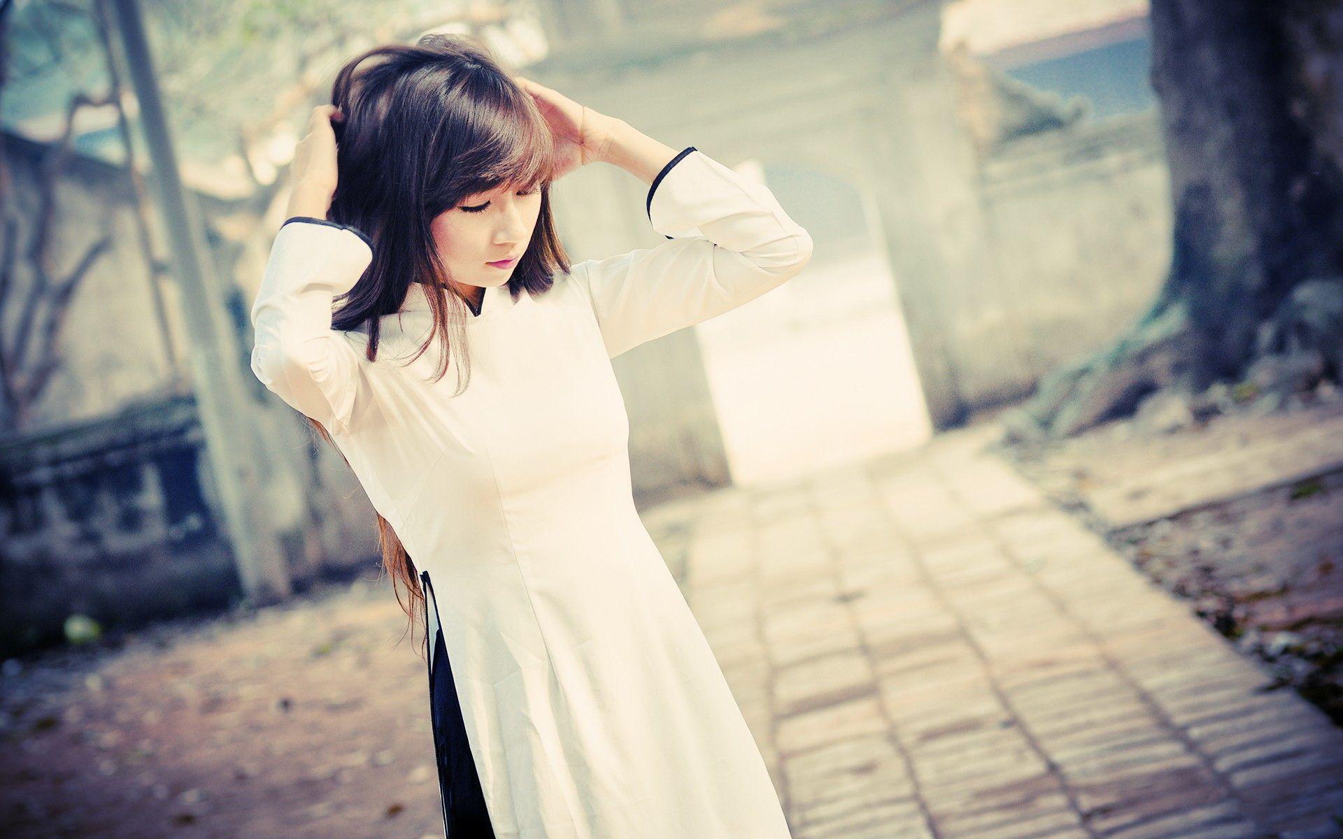 1920x1200 Vietnamese Girl Traditional Dress wallpaper