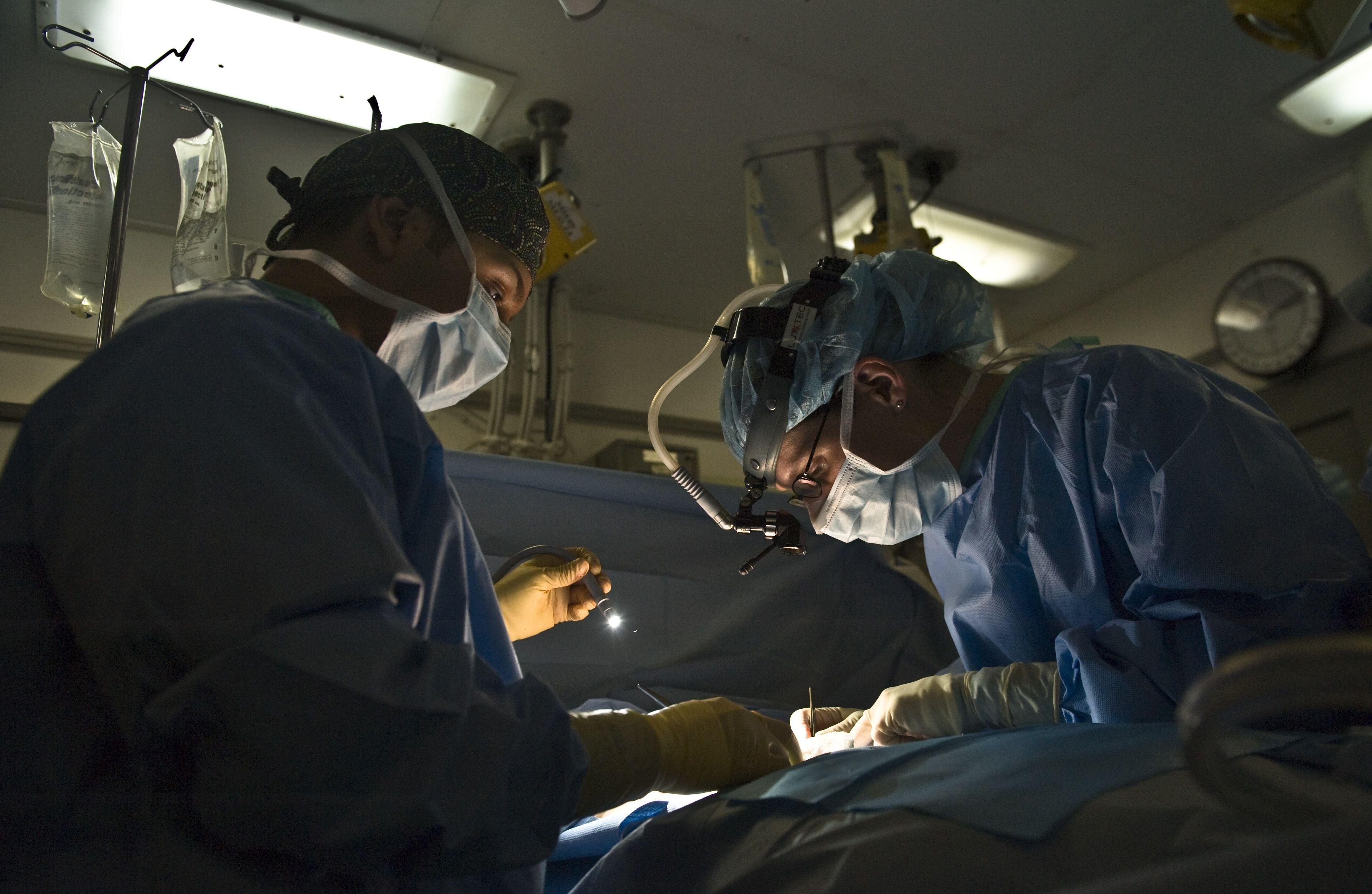 3835x2499 doctors performing surgery inside dark room free image