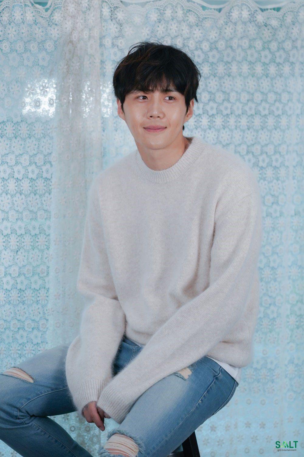 1000x1500 Actor Kim Seonho Revealed He is Having a Severe Trauma After He Saw His Mother's Stabbed with a Knife by a Robber When He was Younger