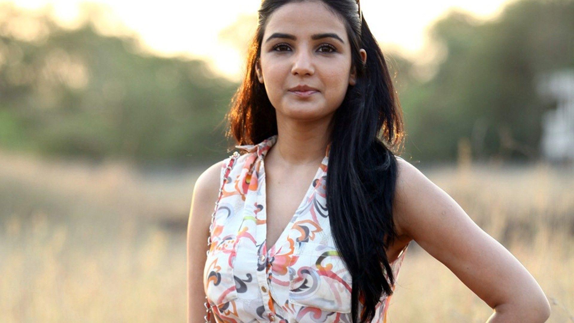 1920x1080 Jasmin Bhasin HD Wallpaper 21025
