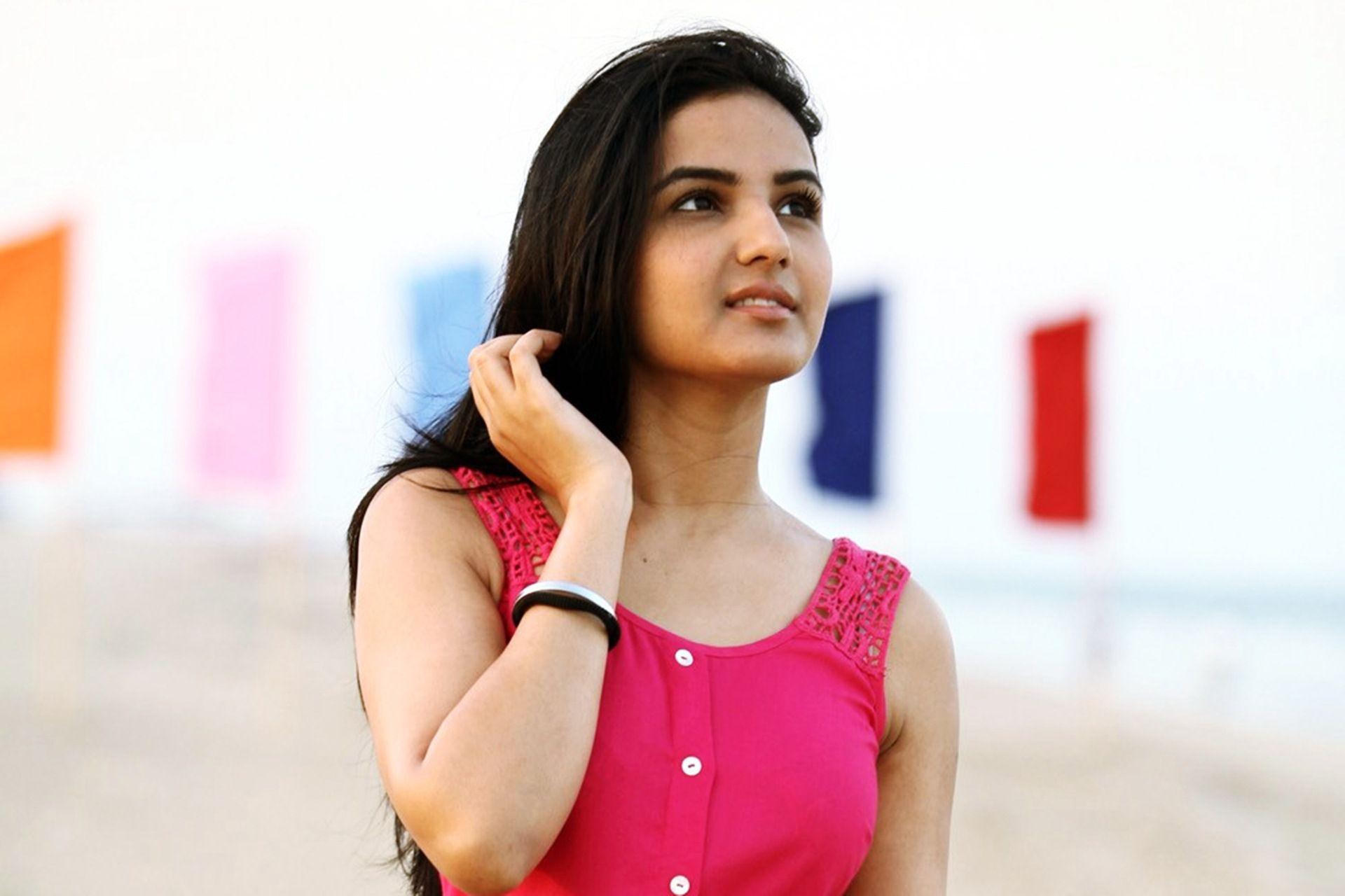 1920x1280 Jasmin Bhasin Wallpaper HD 21029