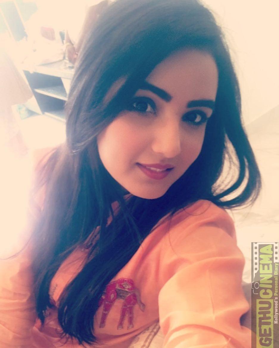 937x1171 Actress Jasmin Bhasin 2017 HD Gallery Cinema. Beautiful girl face, Beauty girl, Most beautiful indian actress