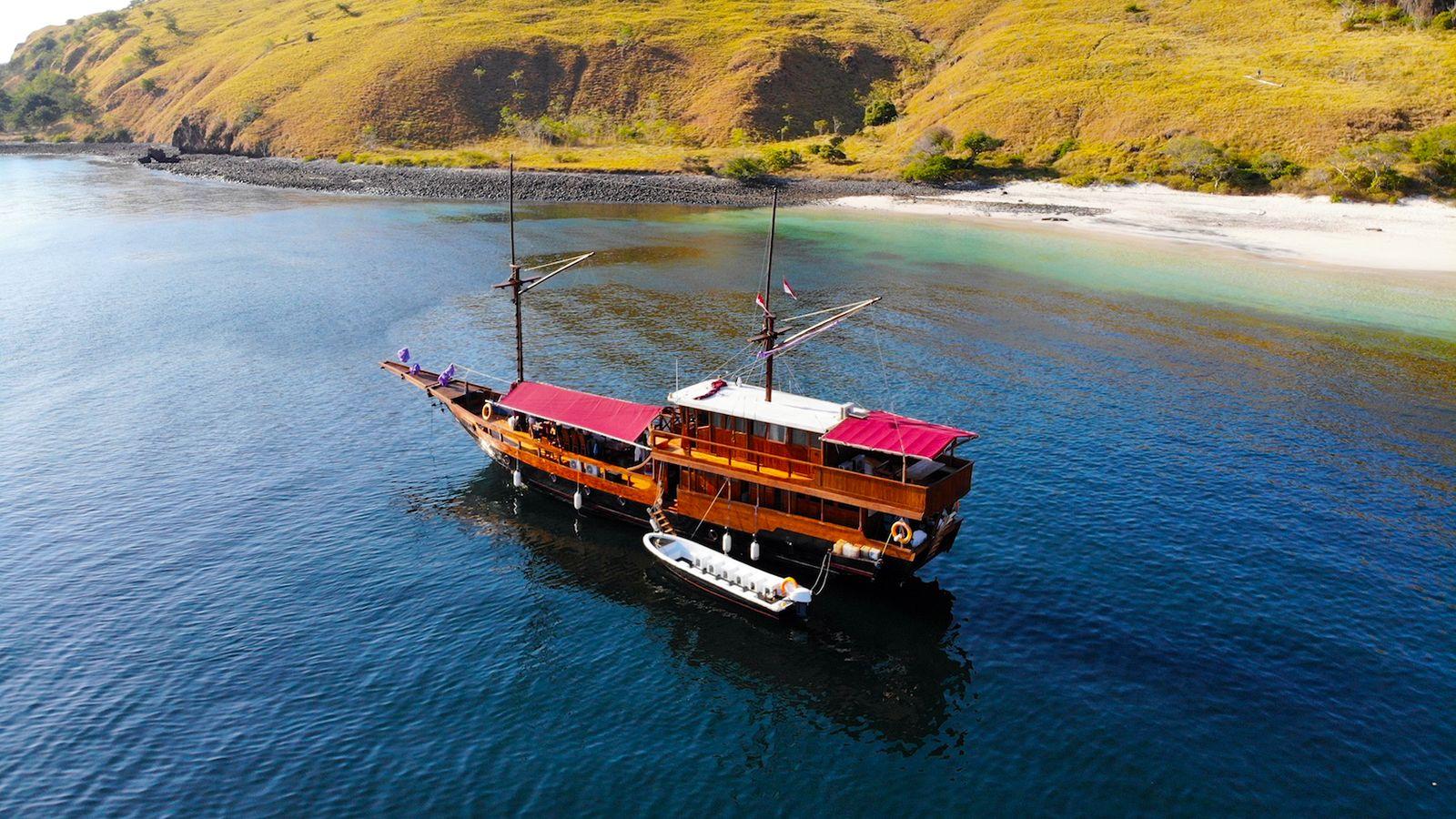 1600x900 Day Join Trip Komodo Sail on Board: Dragon Islands Expedition and Snorkeling with Phinisi Boat