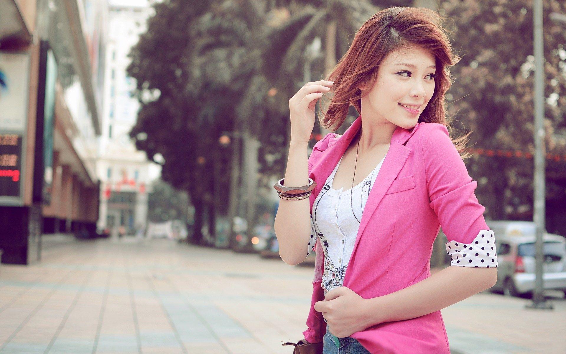 1920x1200 City Beautiful Asian Girl