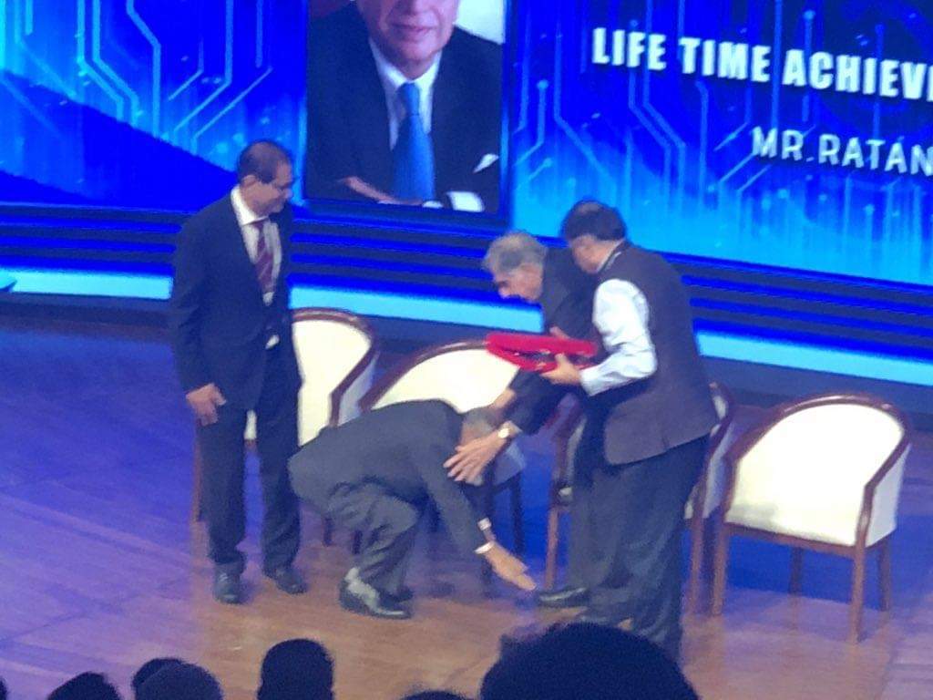 1024x768 Photos: Narayana Murthy touches Ratan Tata's feet, the picture goes viral