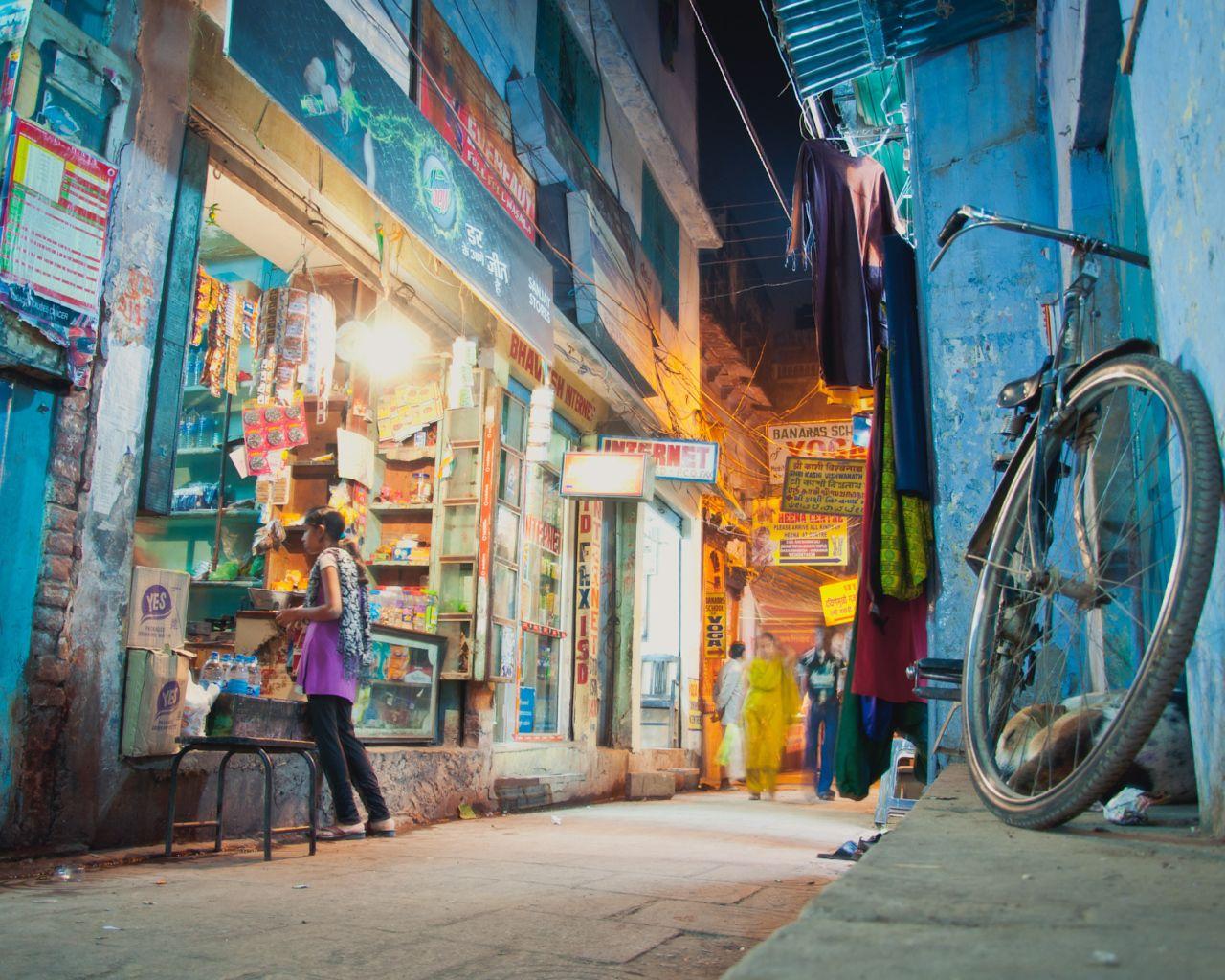 1280x1024 Walkingeets of Varanasi Desktop wallpaper 1280x1024