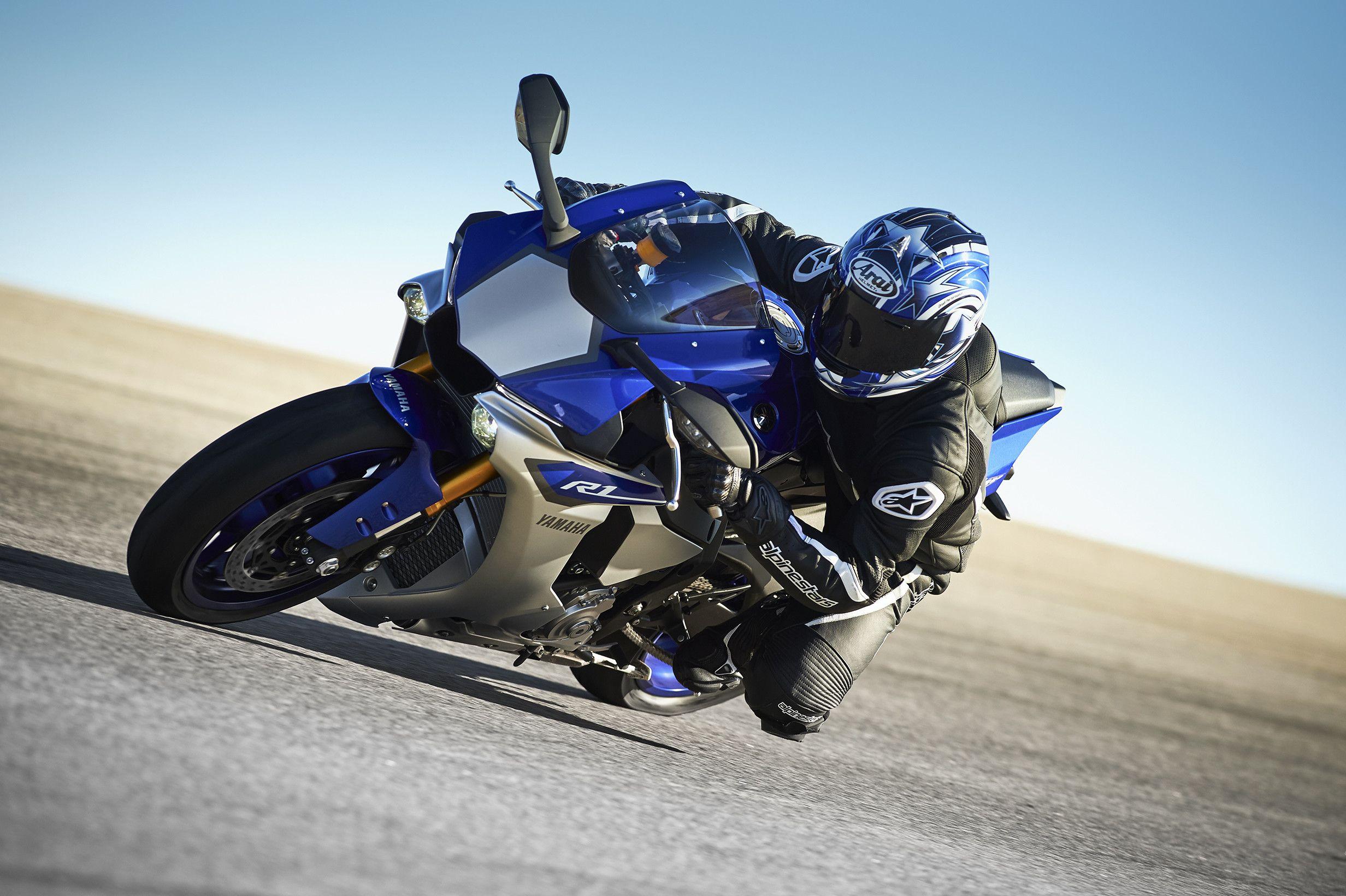 2464x1640 Yamaha R1 Wallpaper