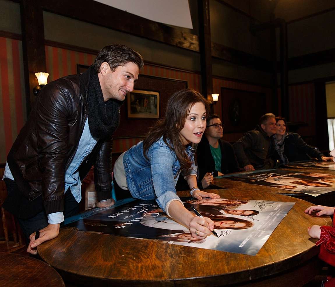 1150x985 Erin Krakow: When Calls The Heart Convention -09