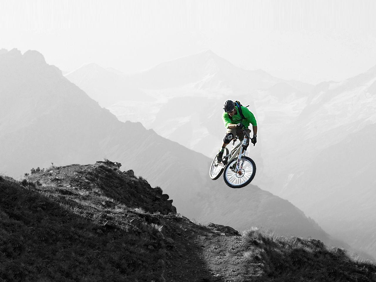 1280x960 Mountain Biking Wallpaper
