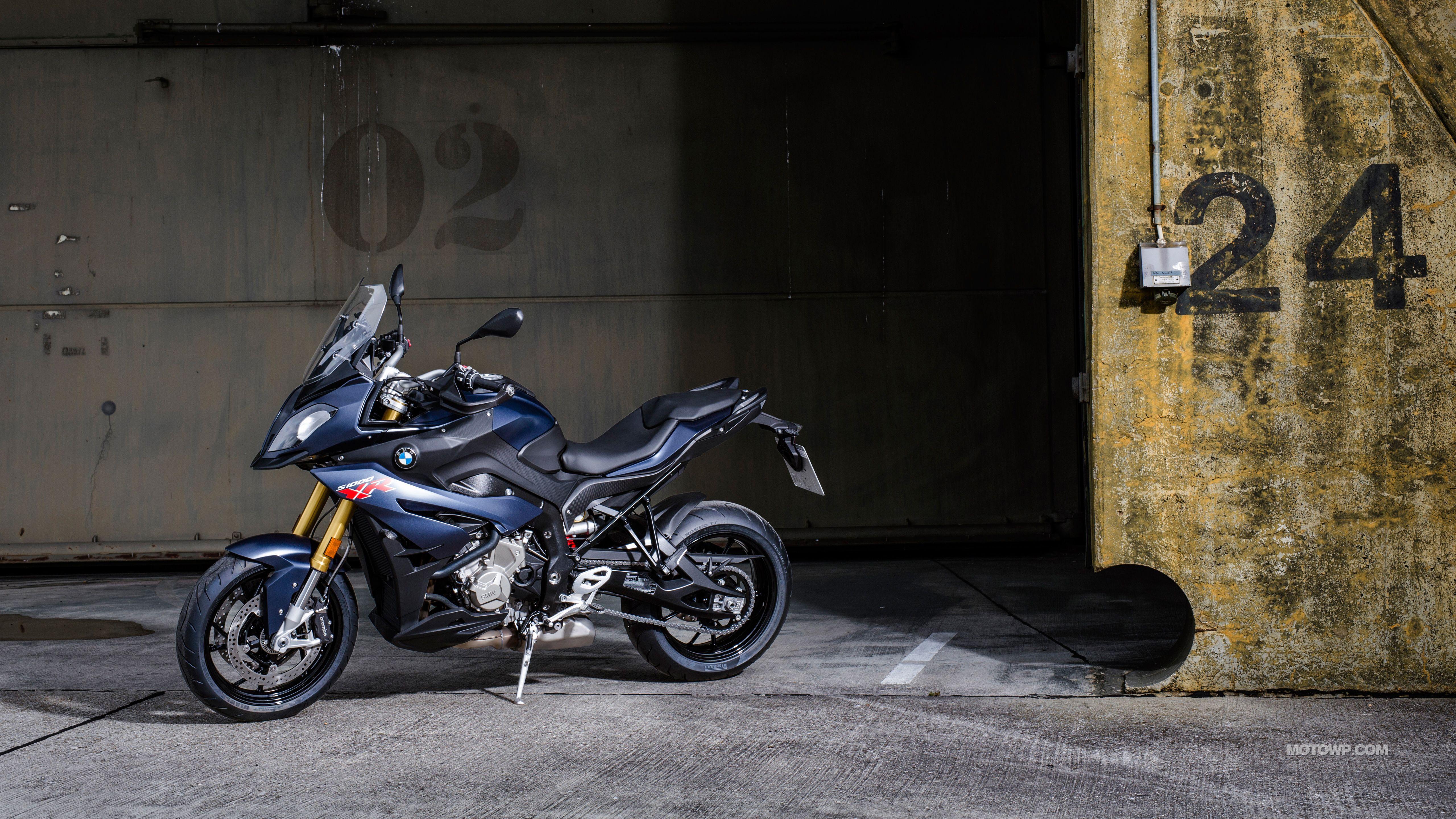 5120x2880 Motorcycle desktop wallpaper BMW S 1000 XR