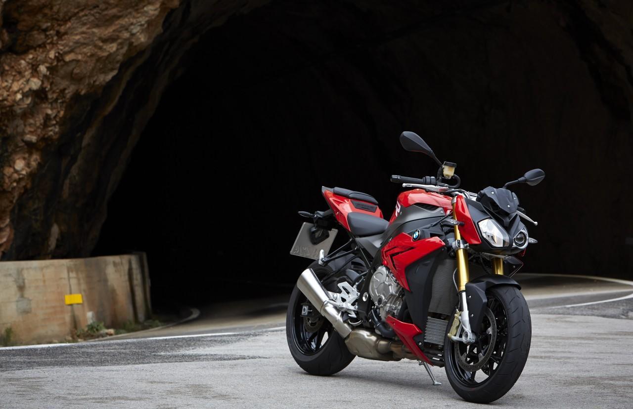 1280x828 BMW S1000R 2014 Review: The unbridled German roadster