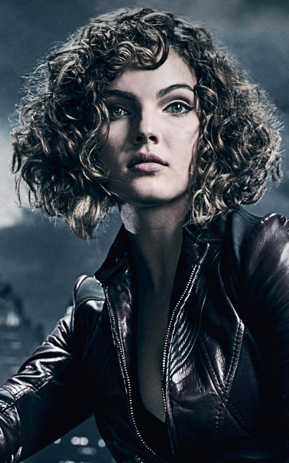 950x1520 Camren Bicondova In Gotham Season 4 4K Ultra HD Mobile Wallpaper