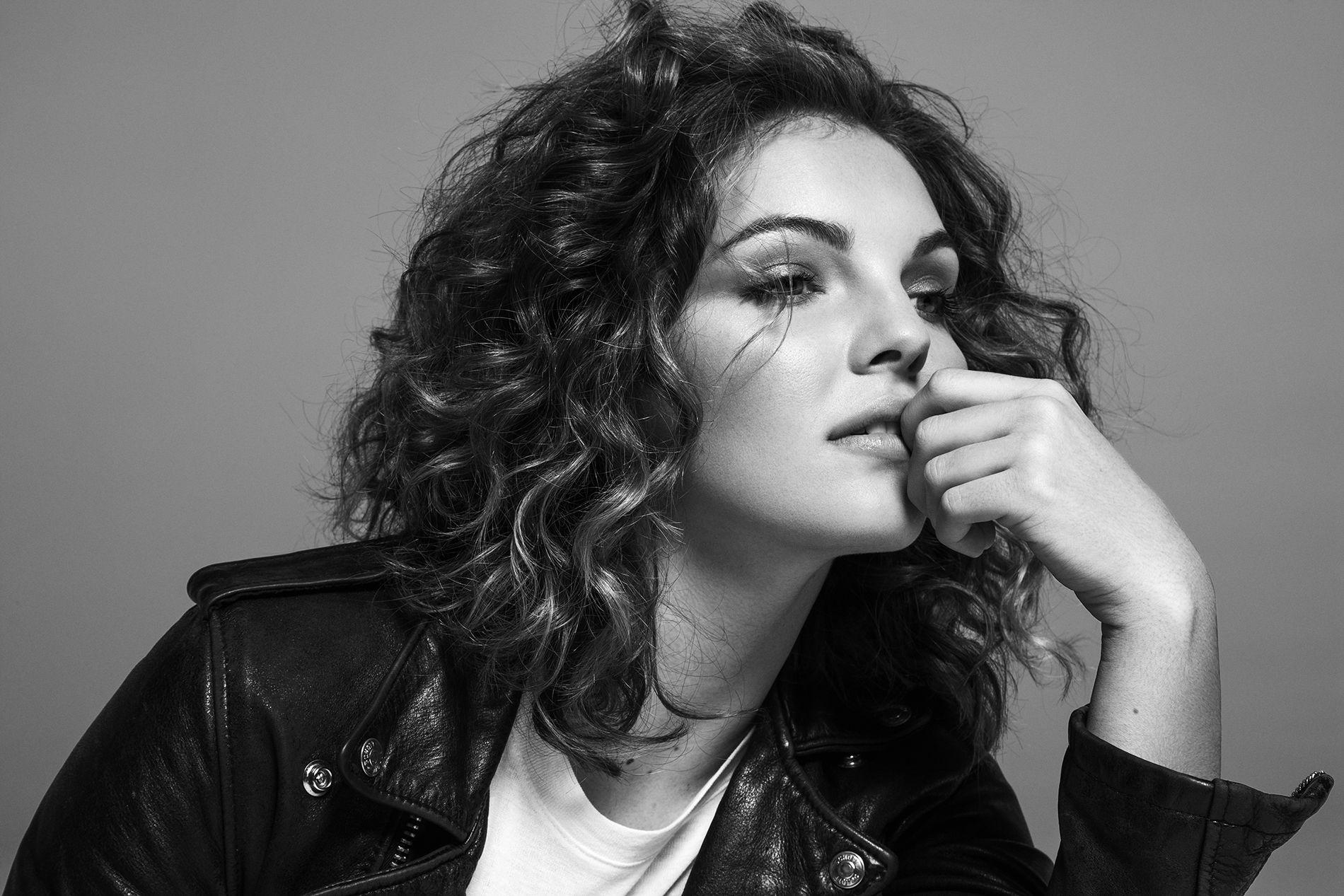 1900x1267 Monochrome Camren Bicondova Wallpaper 66547 1900x1267px