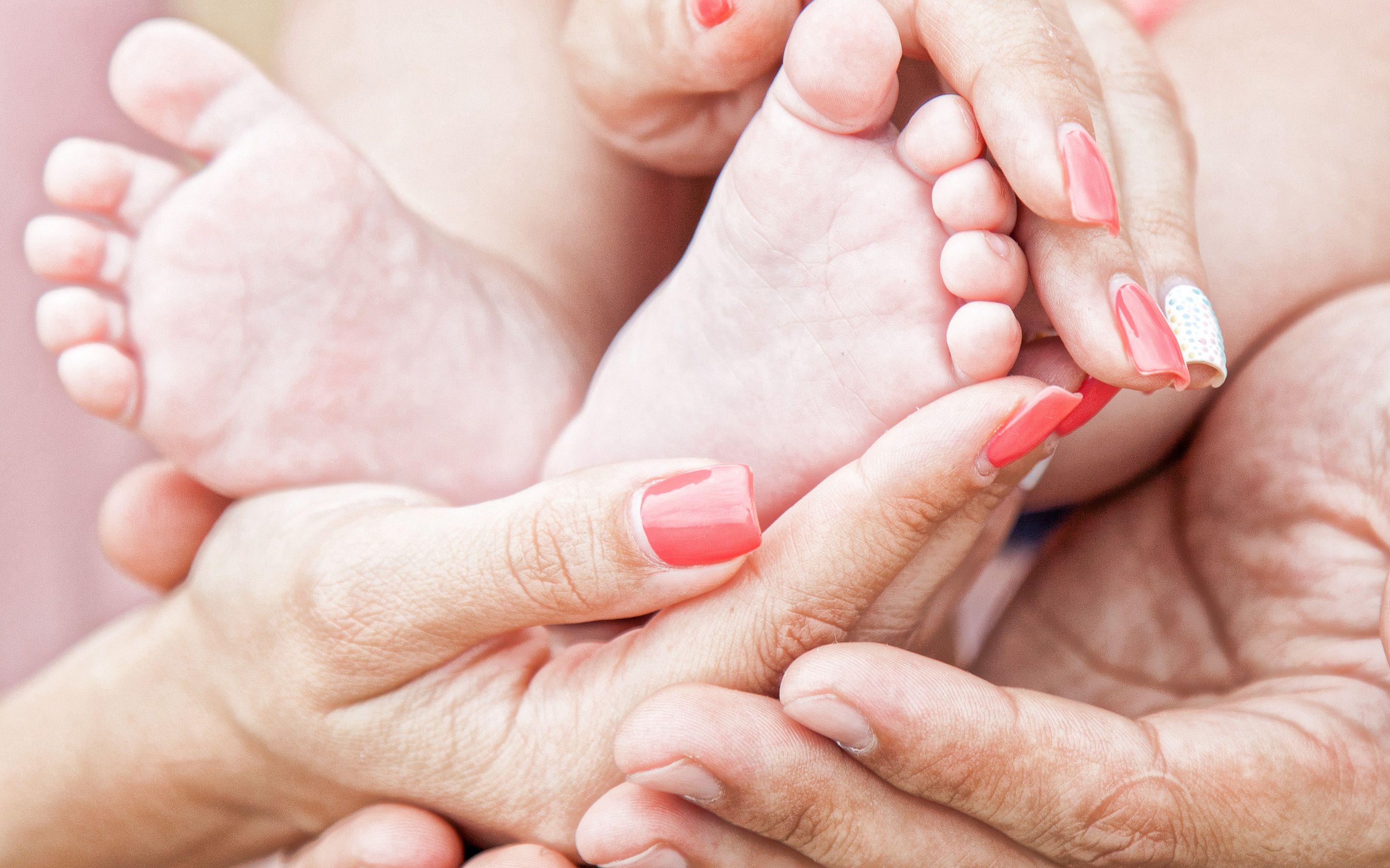 2880x1800 Download wallpaper family, birth of a child, baby feet in parents hands, parenthood, baby, family concepts for desktop with resolution 2880x1800. High Quality HD picture wallpaper