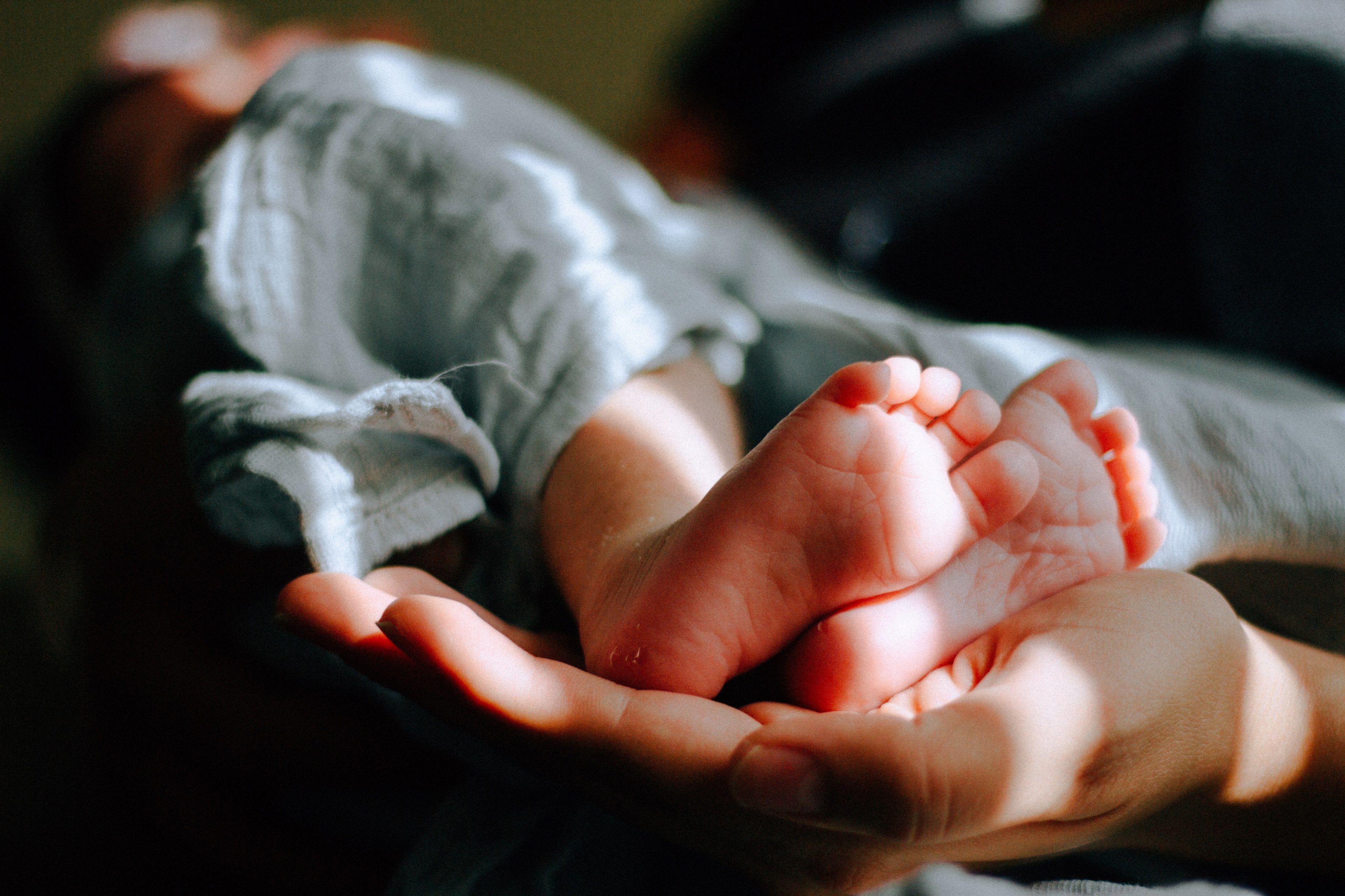 3840x2560 Wallpaper / baby newborn surgeon and hospital HD 4k wallpaper