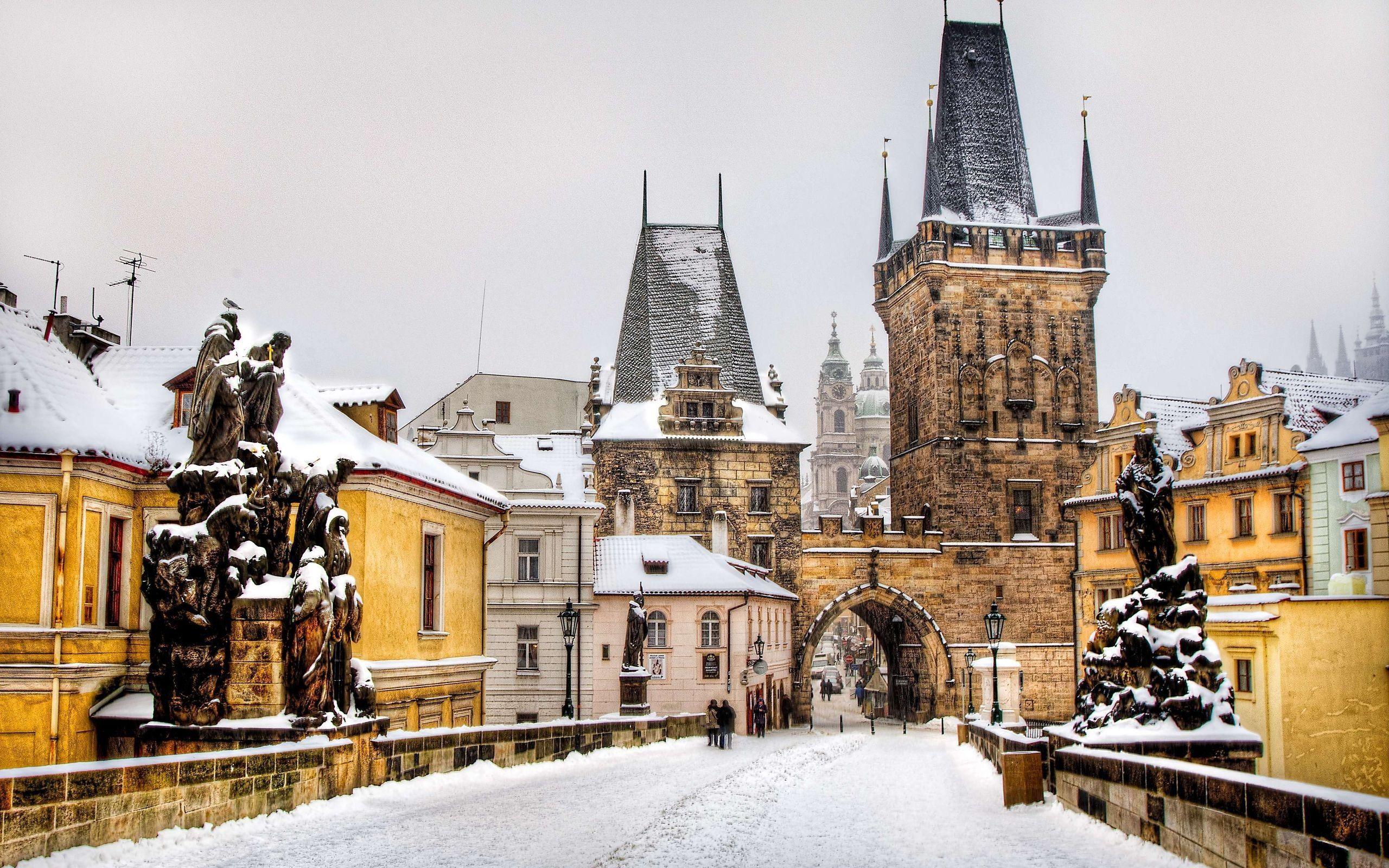 2560x1600 Winter in the old city Desktop wallpaper 2560x1600