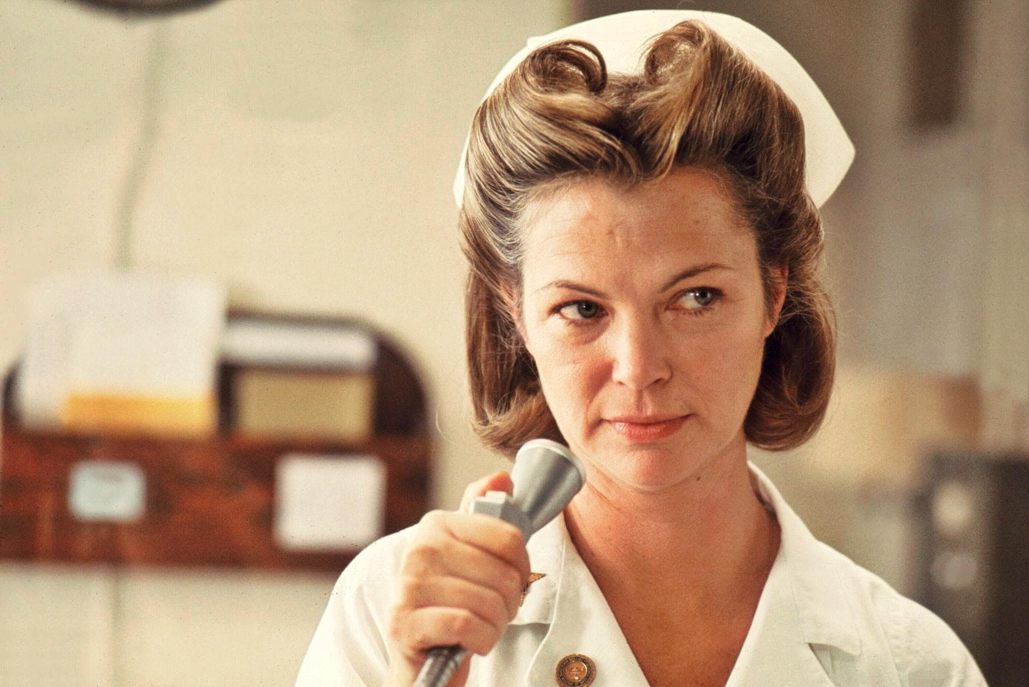 2048x1368 Louise Fletcher HD