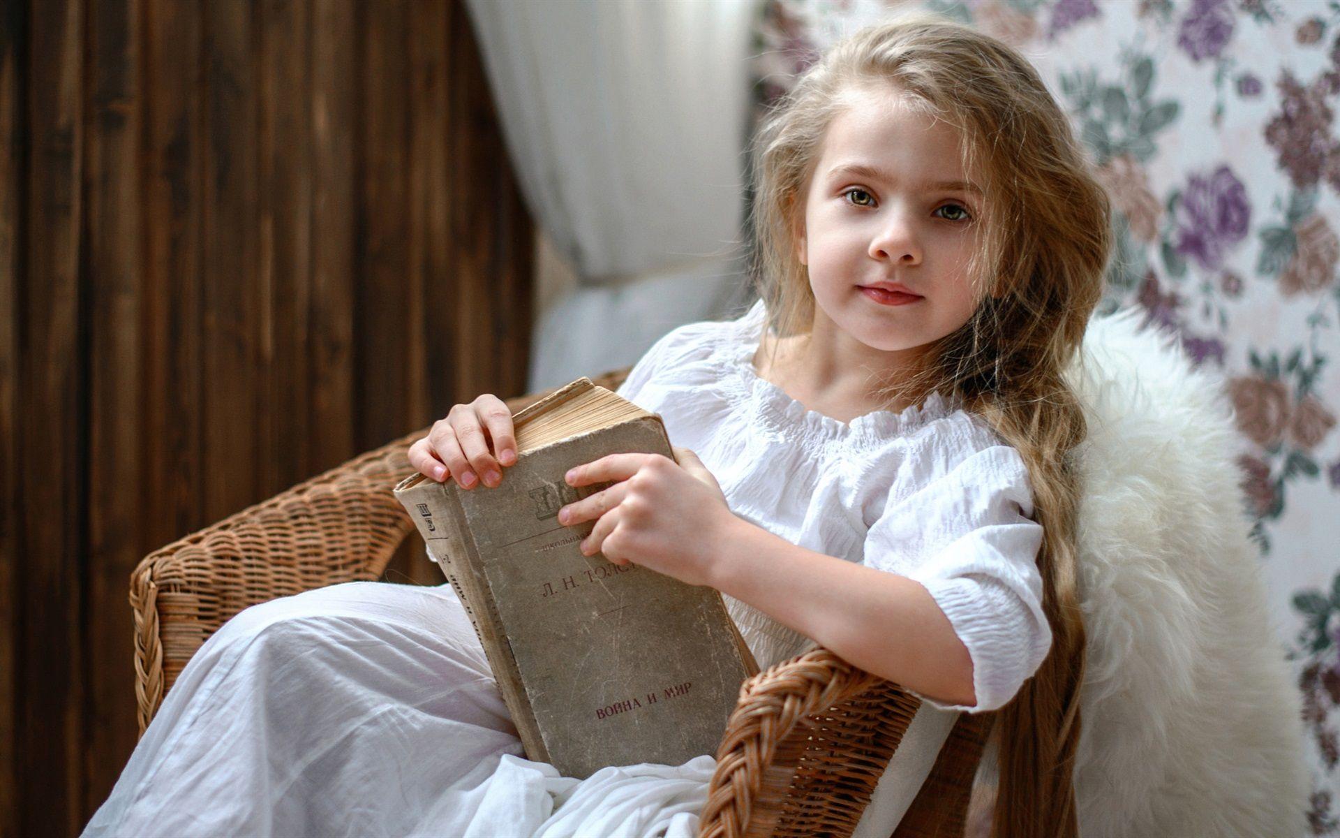 1920x1200 Girls Reading Books Wallpaper