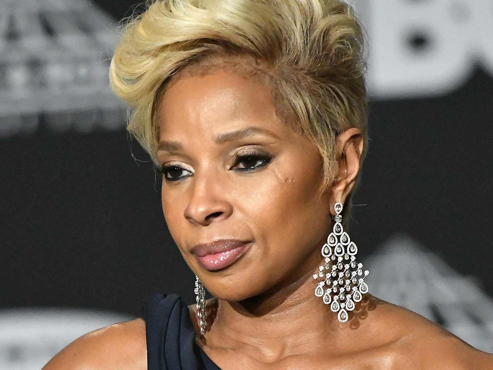 1600x1200 Mary J. Blige Sued for Allegedly Bailing on and Trashing L.A. Rental Mansion