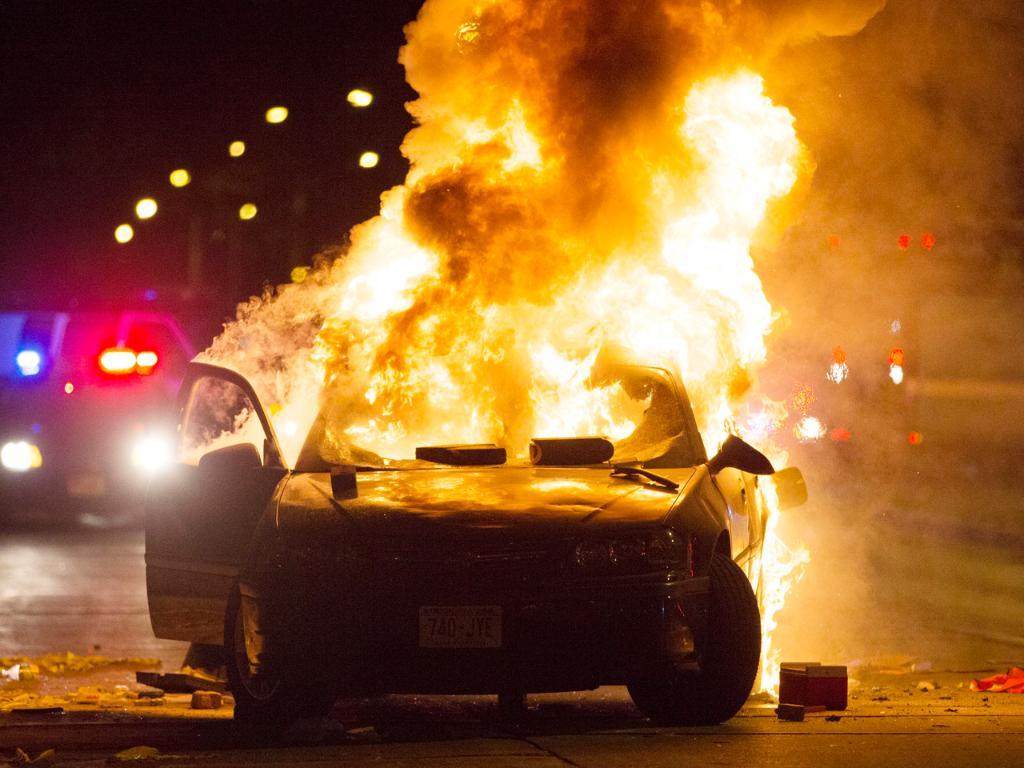 1024x768 Violent Protesters Riot, Burn Cars, Loot Buildings In Milwaukee After Police Kill Armed Suspect
