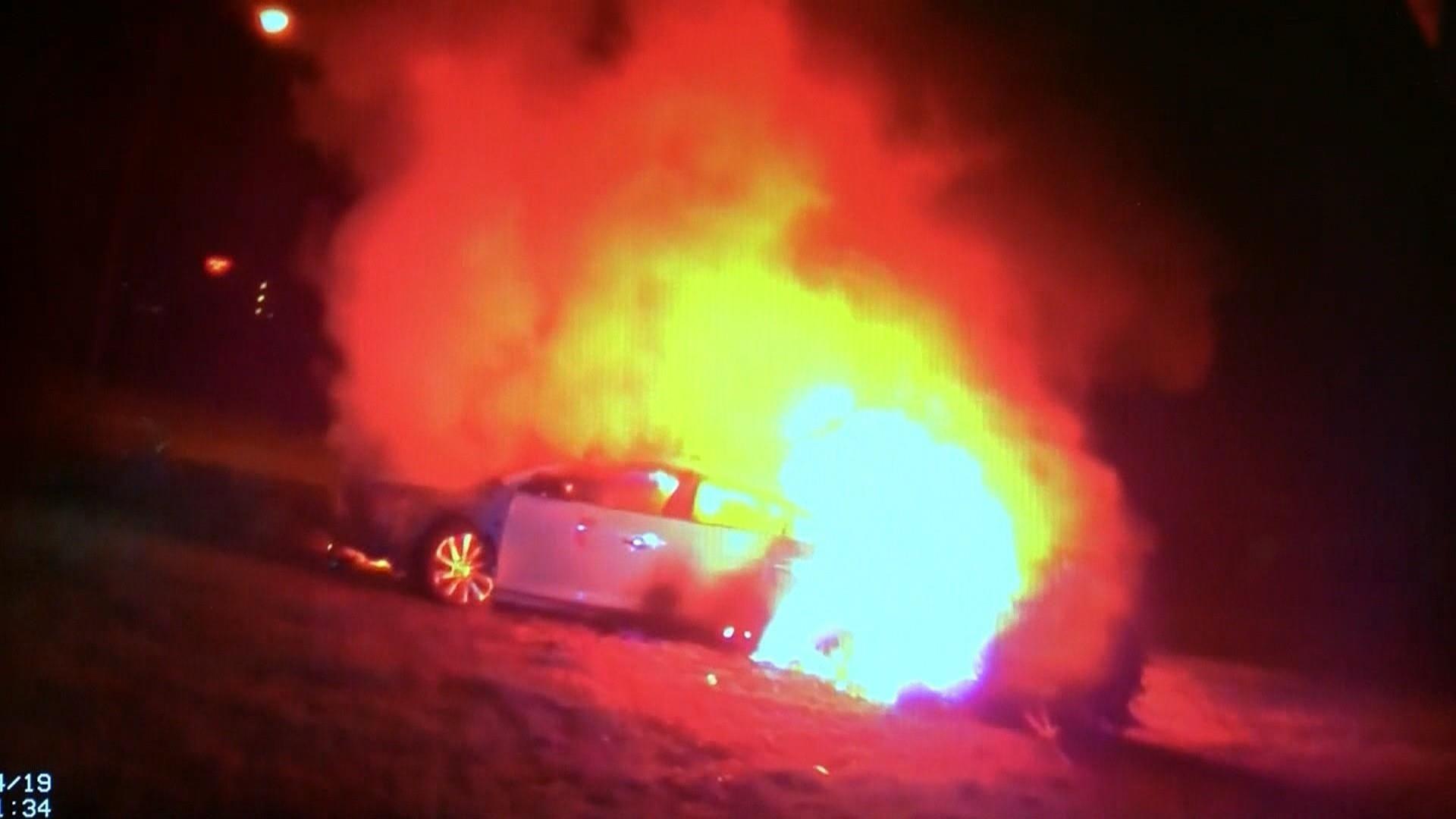 1920x1080 Woman rescued from burning car in Virginia