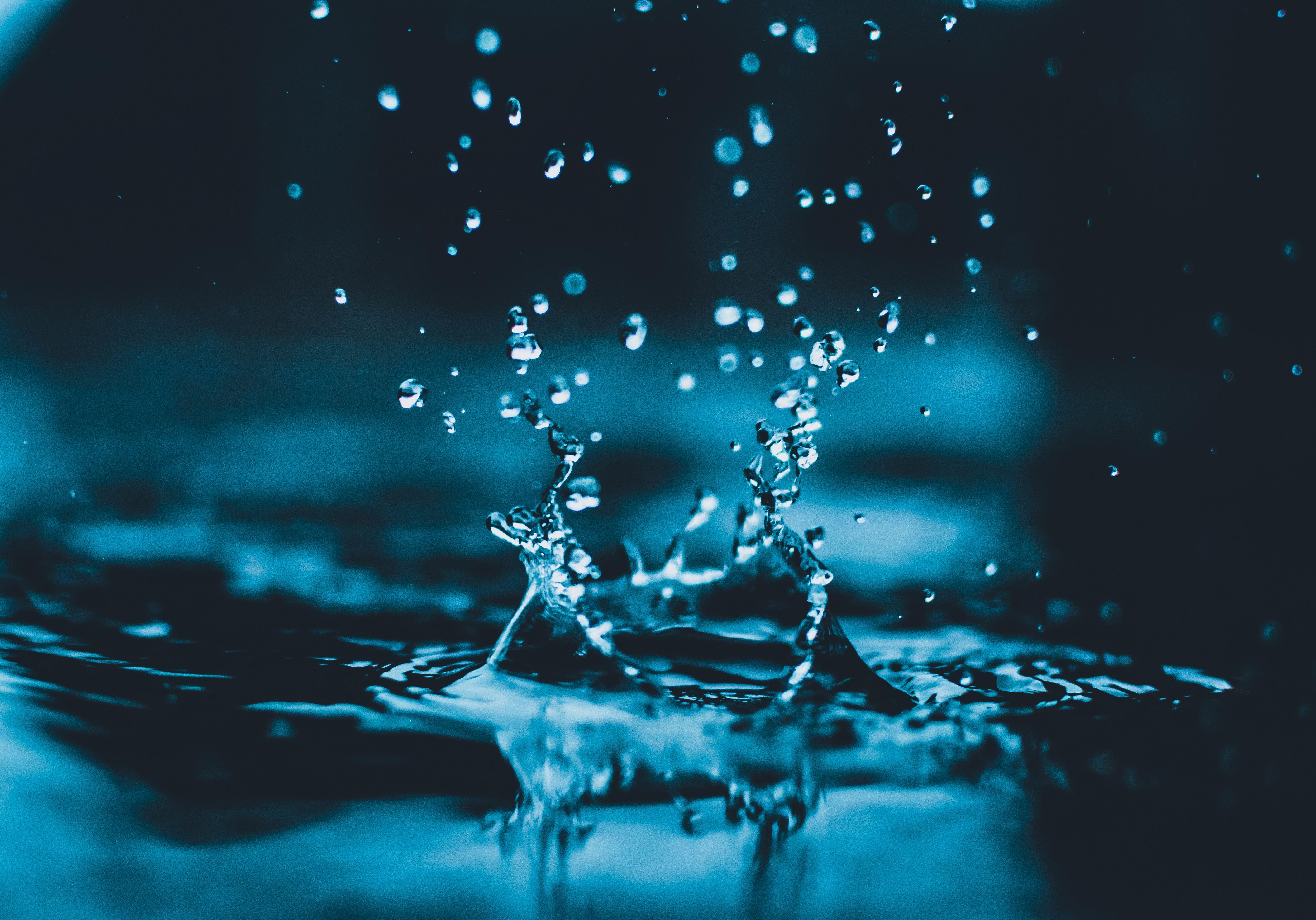 5540x3874 Shallow Focus Photography of Water Splash · Free