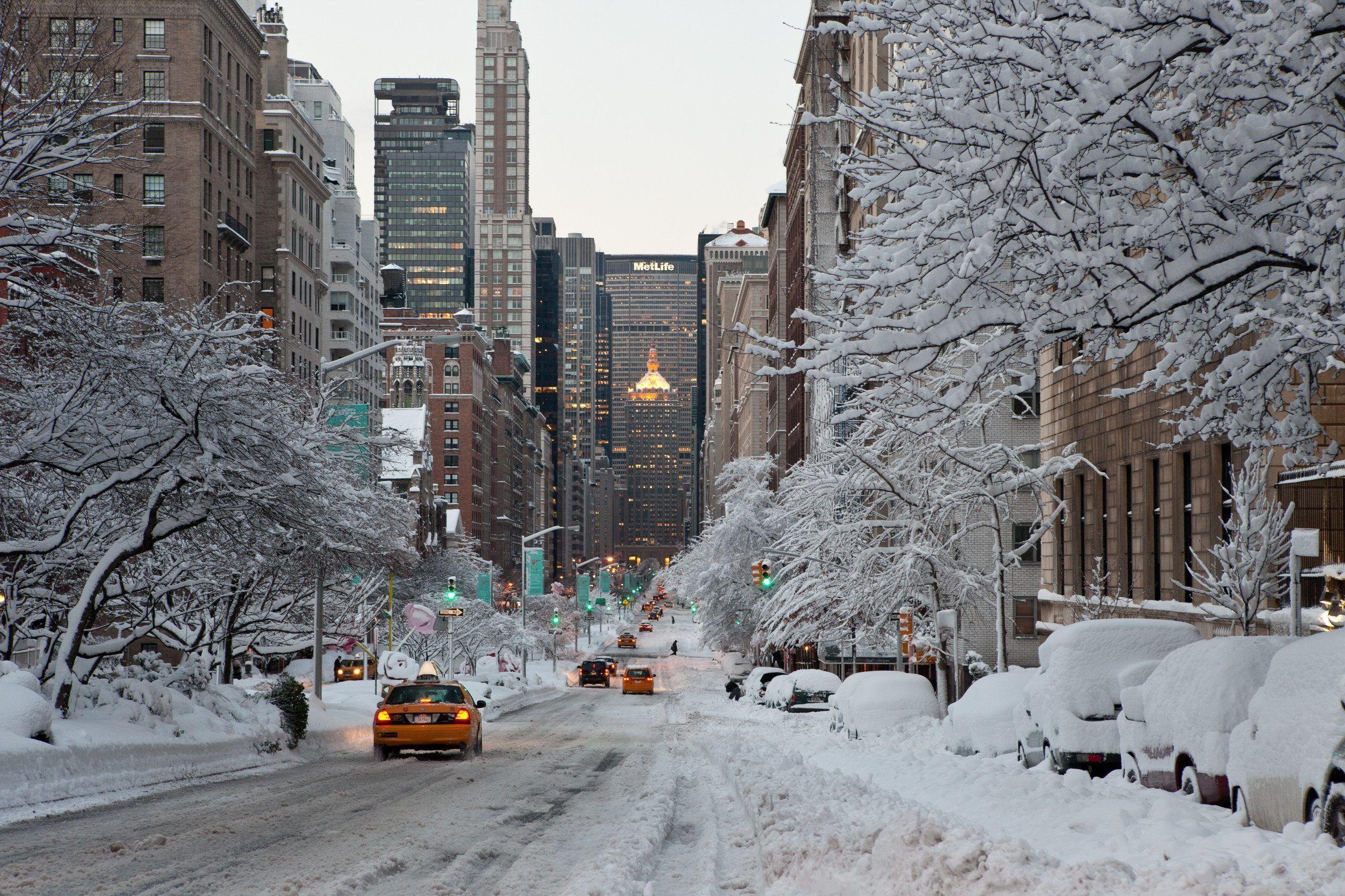 2560x1706 Hd Wallpaper Interior Decorators New York City Wallpaper Download Met Life Building In Winter 2560x1706 Wallpaper3.j. New York Snow, New York Winter, Winter City
