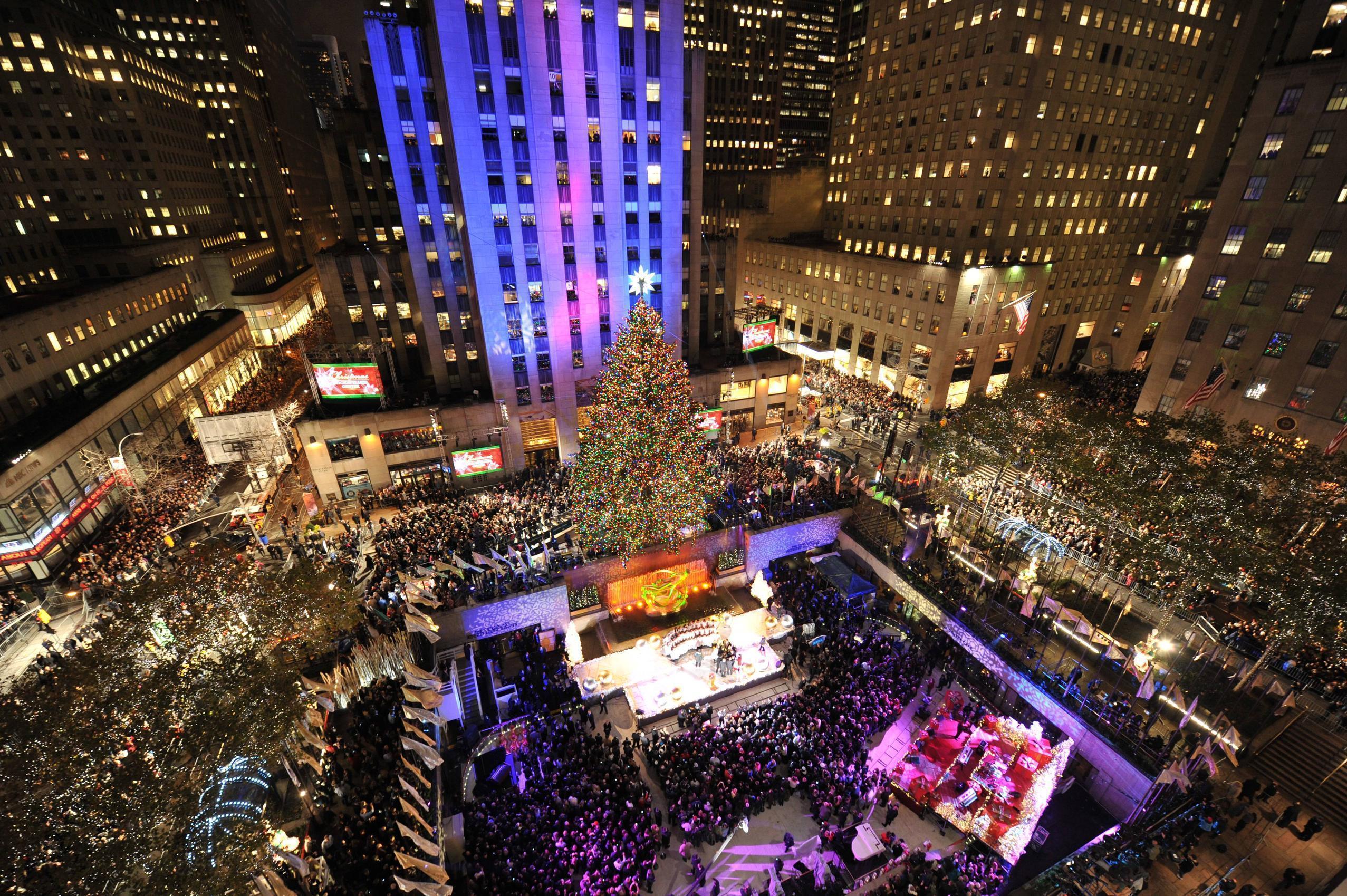 2554x1699 New York Christmas Wallpaper