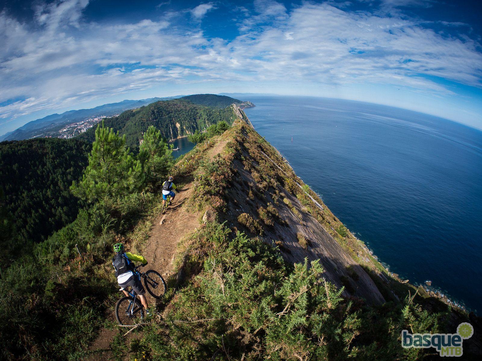1600x1200 Trail With A View Biking Picture