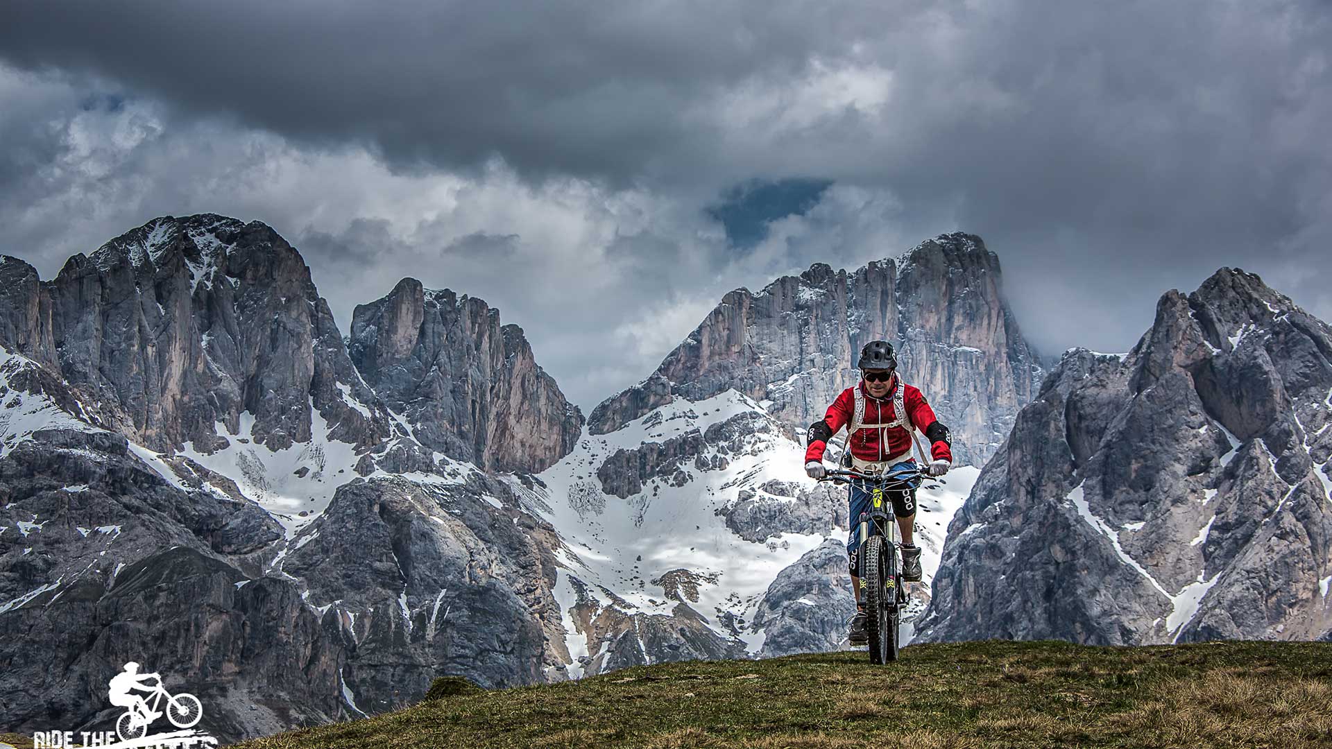 Mtb mountain. Горный велосипед в горах. Горный велосипед обои. МТБ В горах. Велосипед в горах обои.