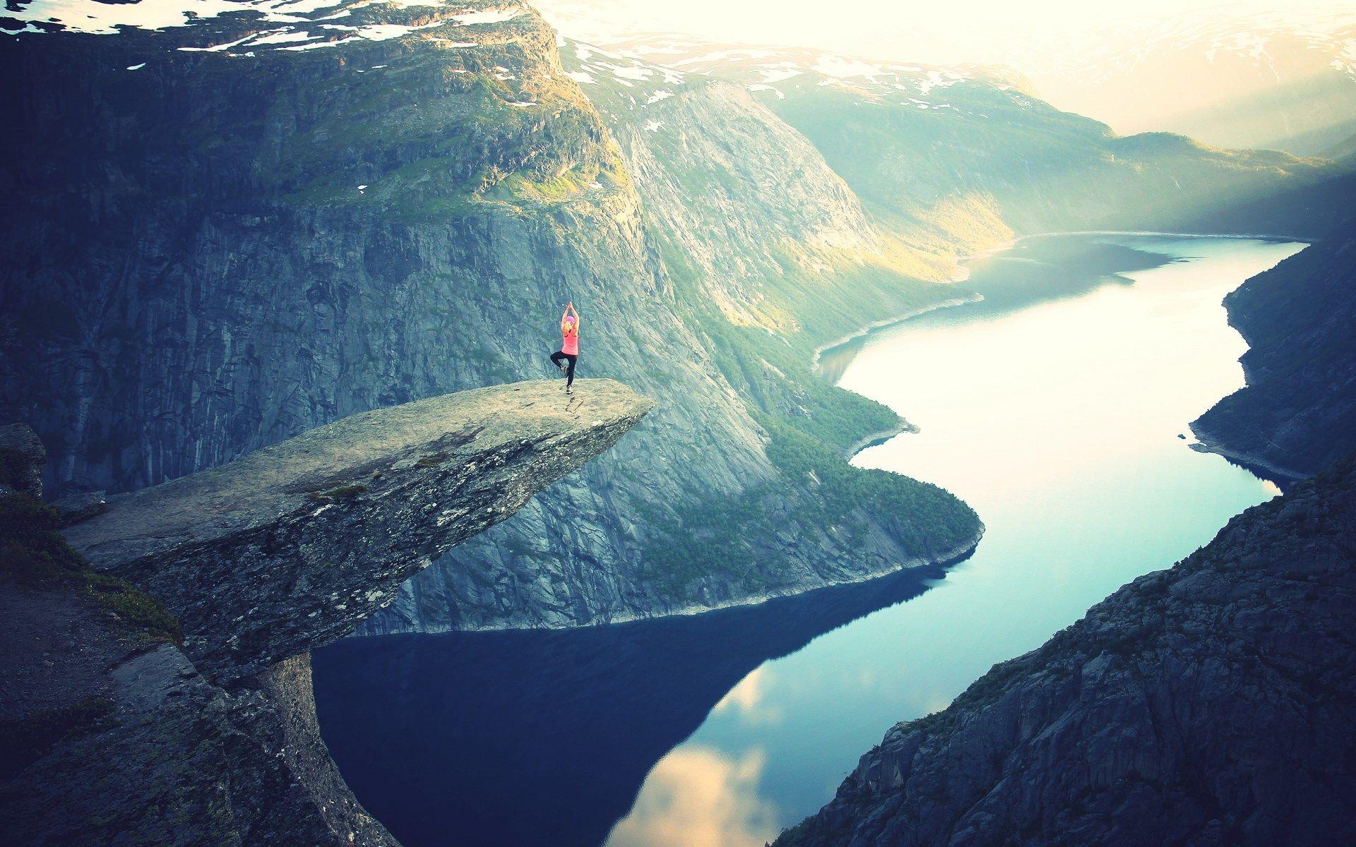 1920x1200 Amazing places on Earth: Trolltunga Wallpaper - HD Background
