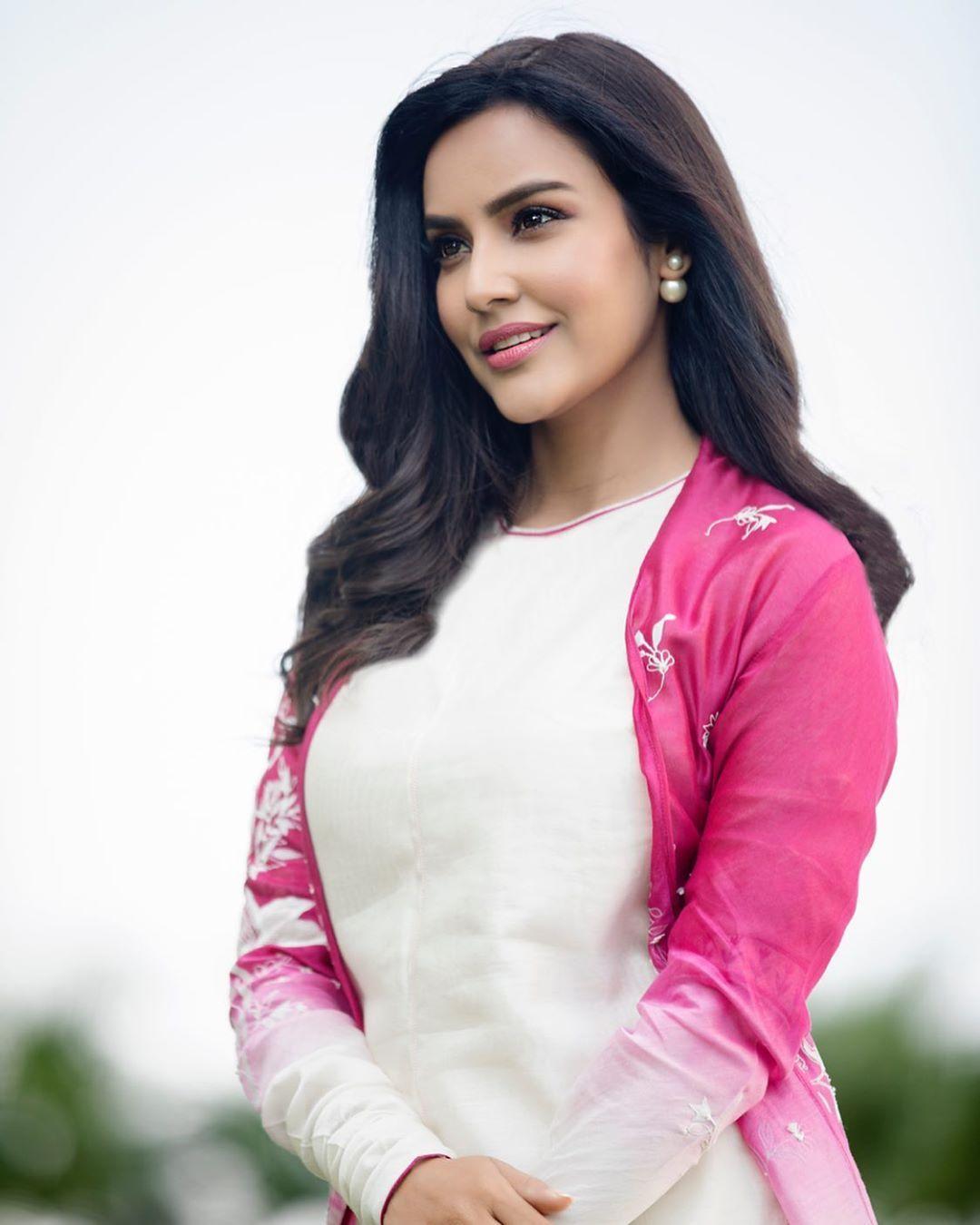 1080x1350 Priya Anand HD Photo