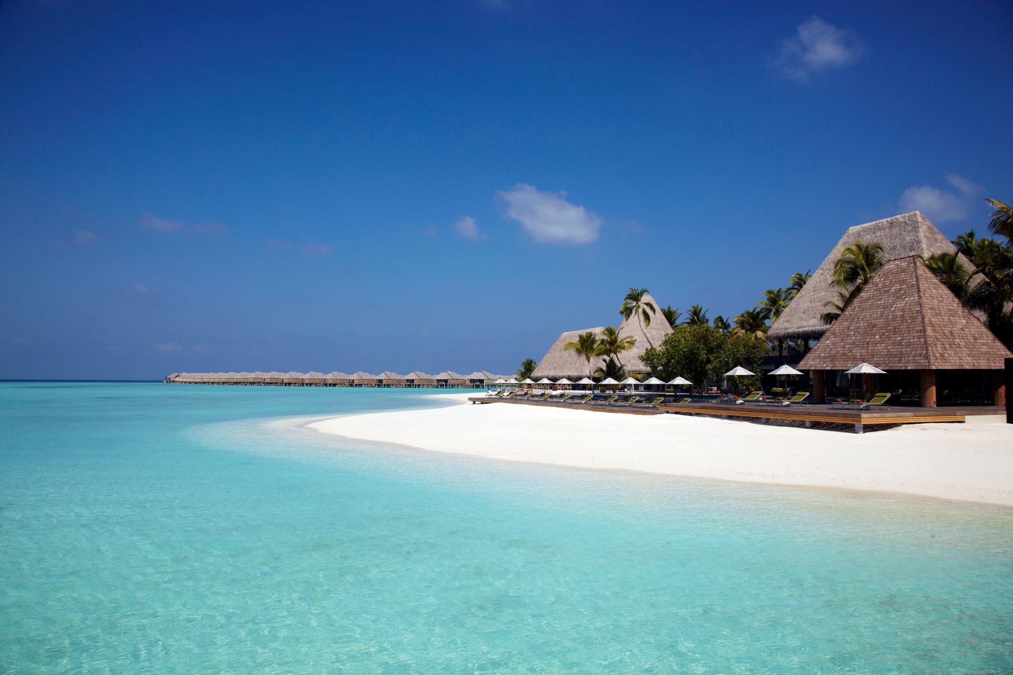 2048x1365 Maldives Desktop Wallpaper