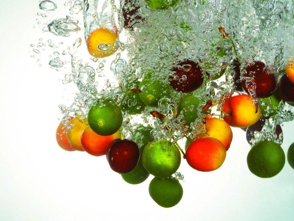1024x768 FREE WALLPAPERS MAG: Fresh Fruits in Water