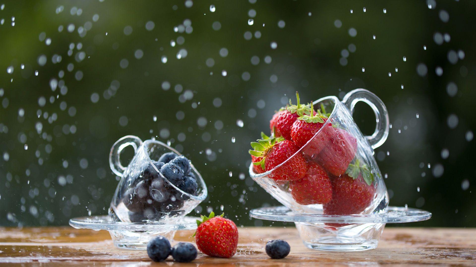 1920x1080 Wallpaper Strawberry and blueberry, glass cup, water drops 3840x2160 UHD 4K Picture, Image