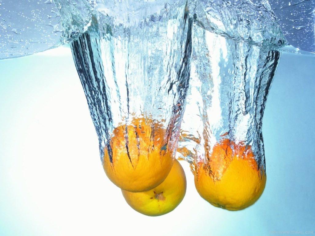 1024x768 Wallpaper World: Fruit Water Wallpaper