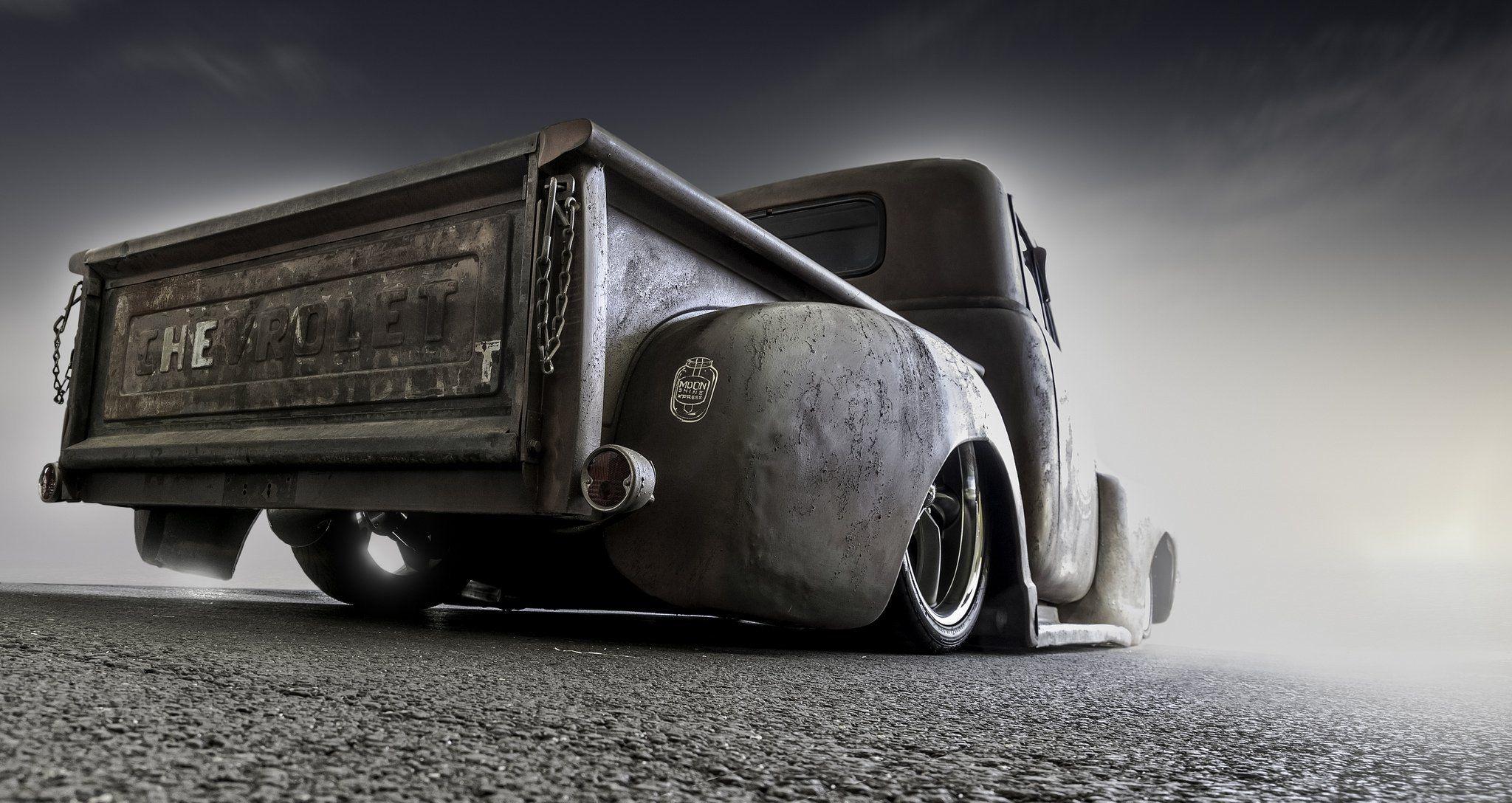 2048x1088 Classic Trucks Wallpaper