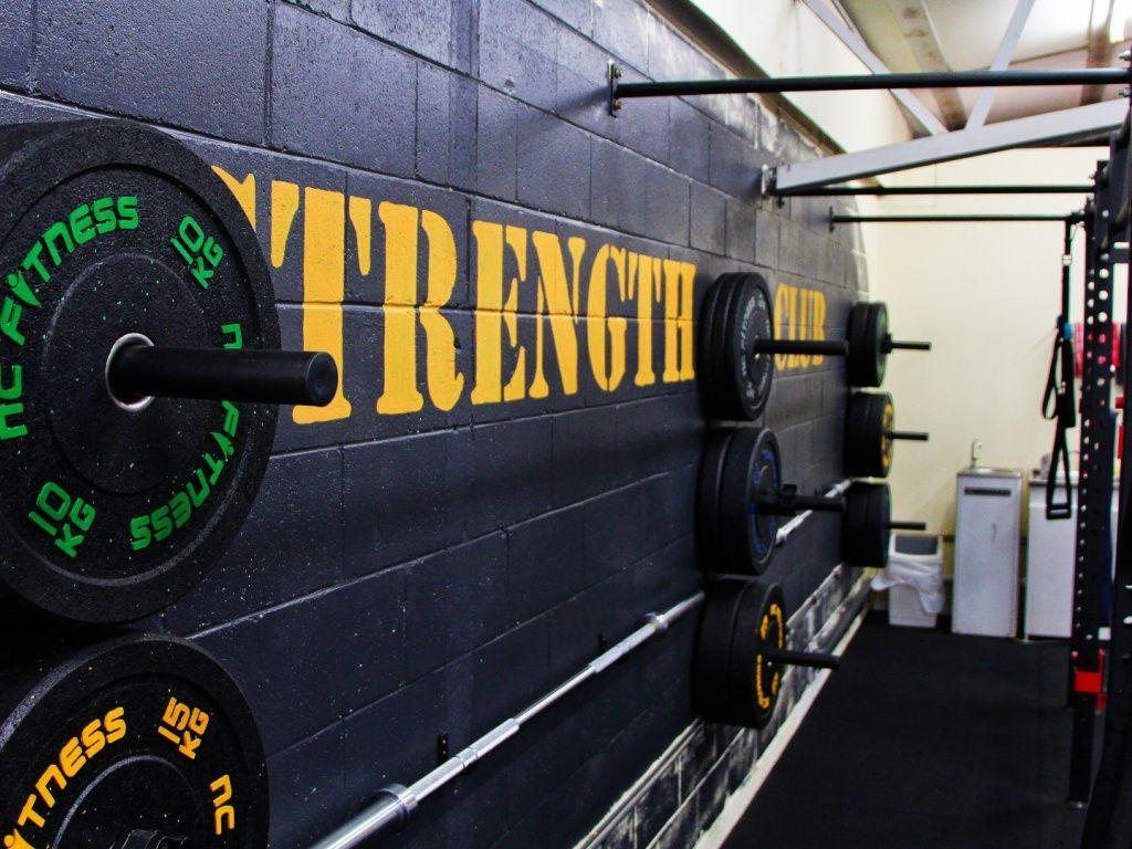 1024x768 gym, weightlifting, disks desktop PC and Mac wallpaper