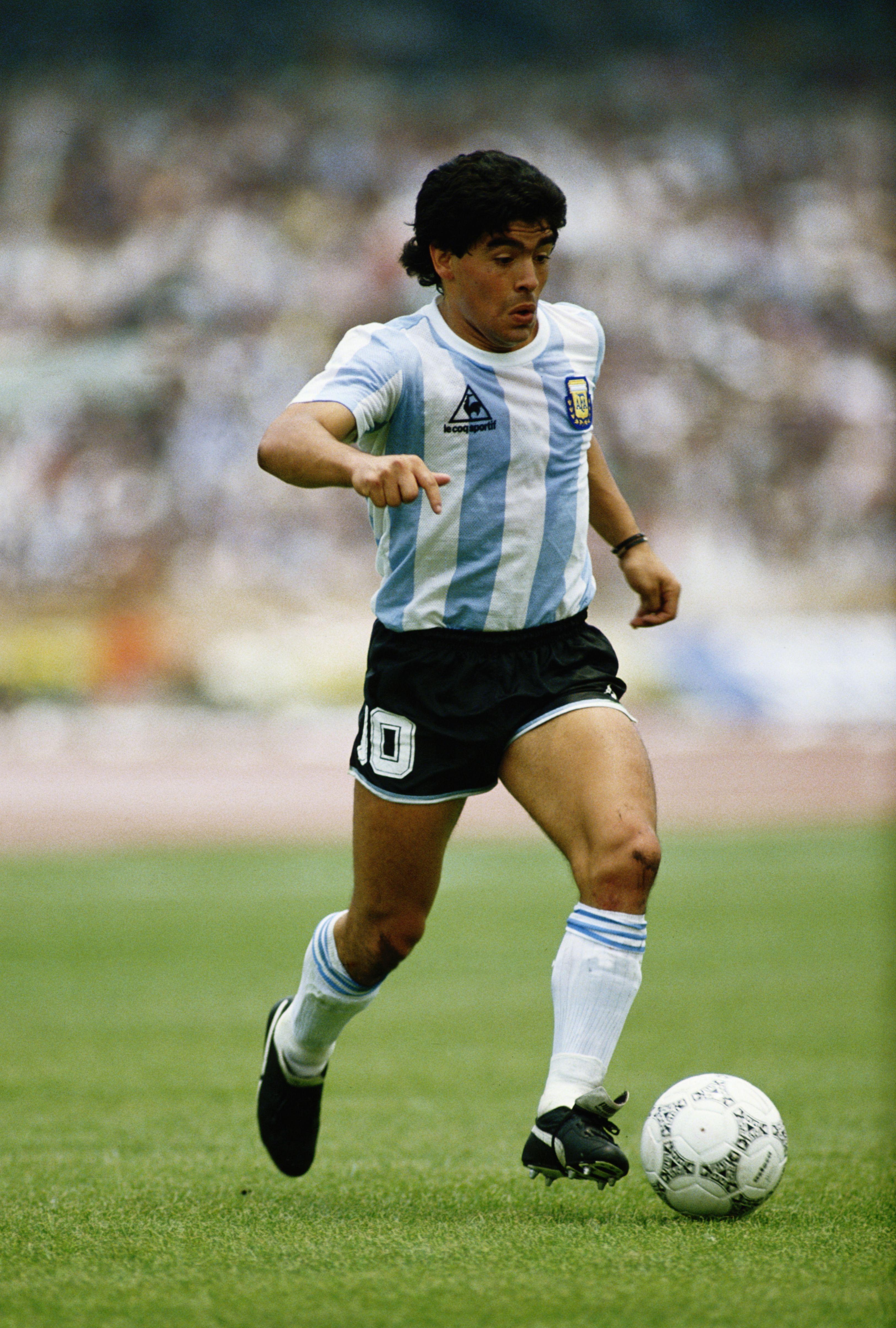 3252x4819 3252x4819px Maradona (5465,59 KB).  18.07.2015
