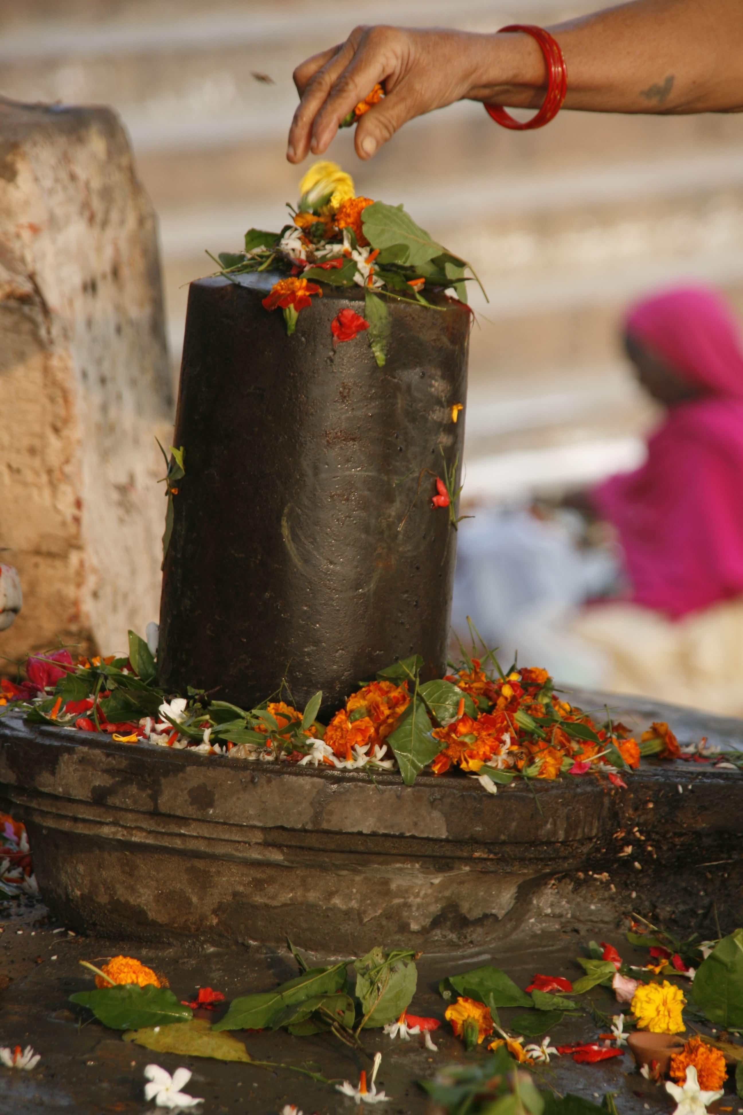 2592x3888 Shiva Linga Image