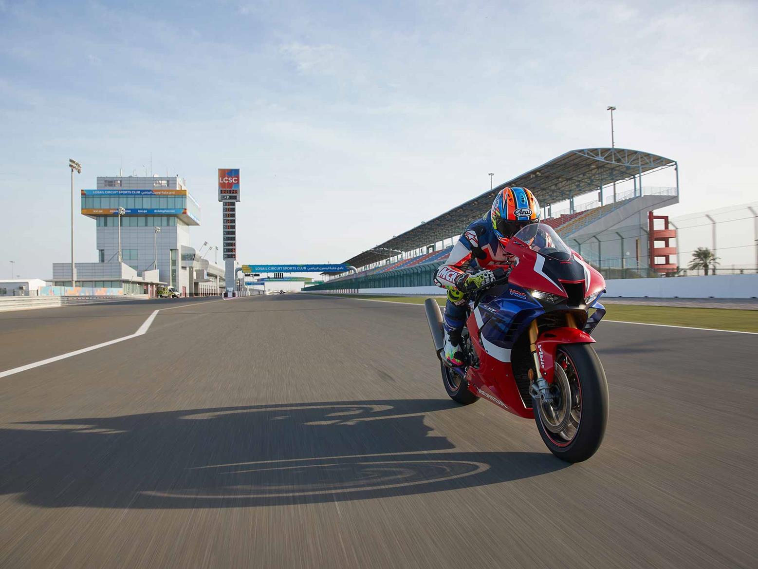 1557x1168 HONDA CBR1000RR R FIREBLADE SP (2020) Review