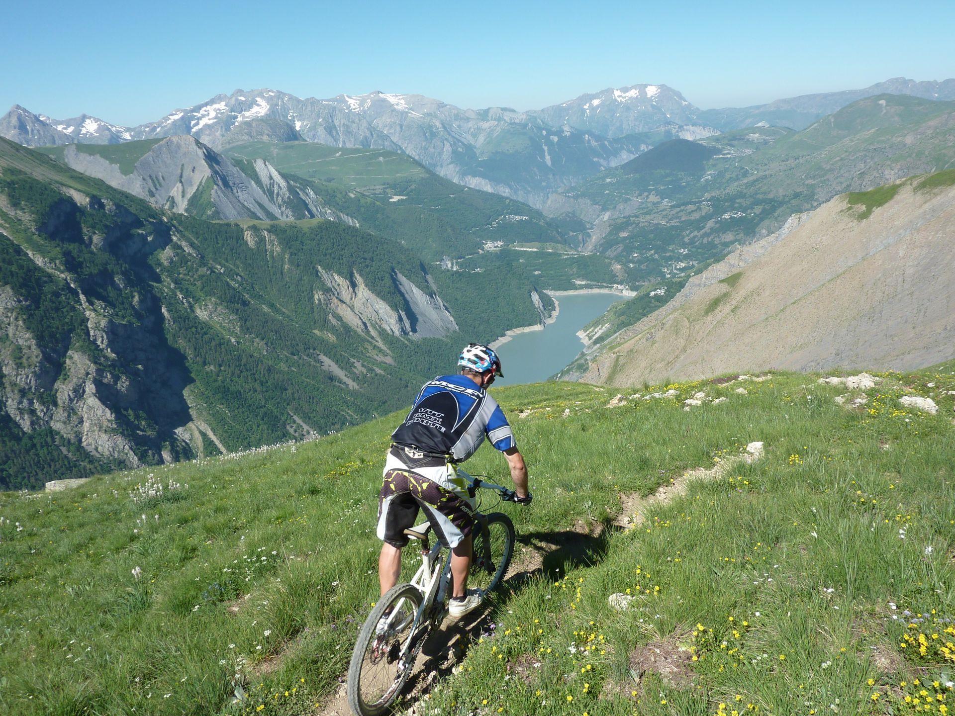 1920x1440 Mountain bike France : Northern Alps : FRENCH ALPS ENDURO 2 ALPES, ALPE D'HUEZ, LA GRAVE