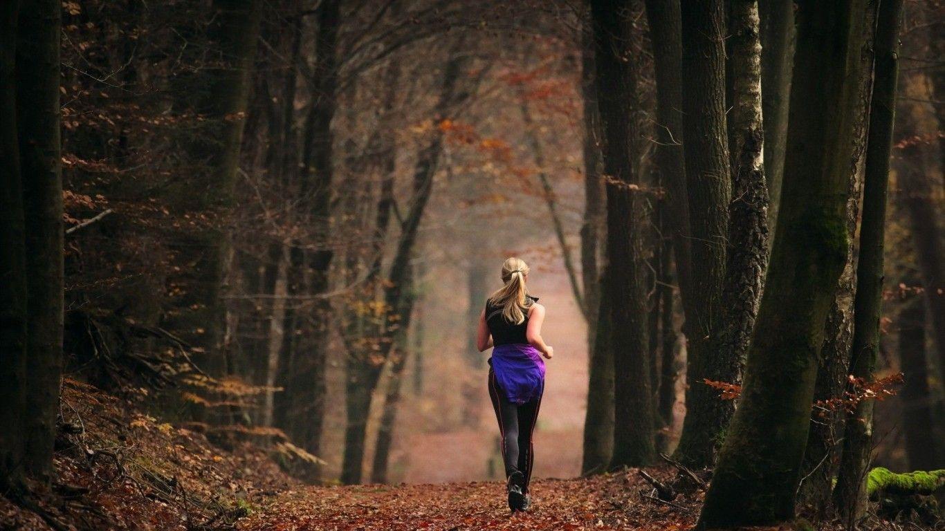 1366x768 Running Girl Jogging Wallpaper 1366x768