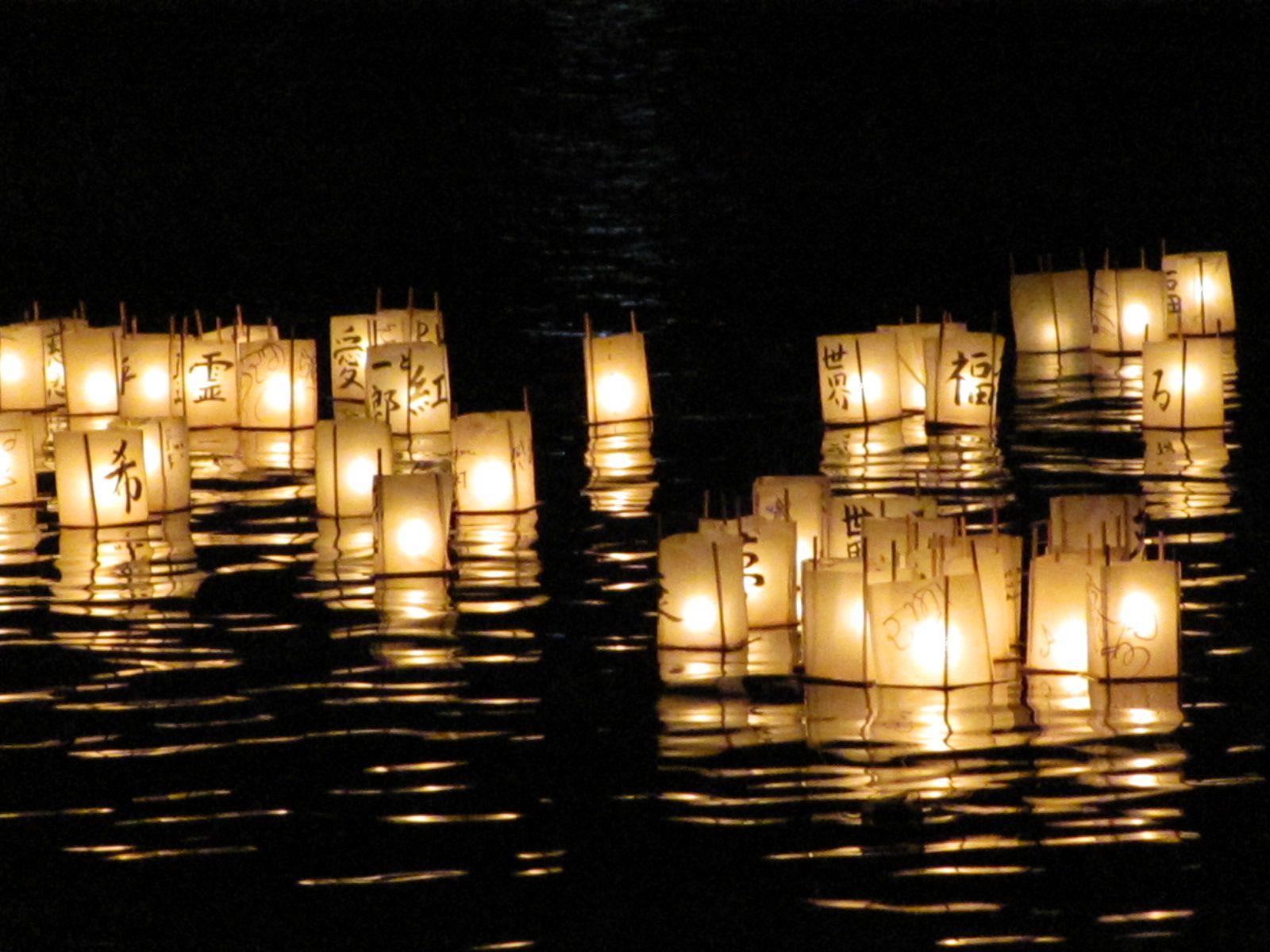 1600x1200 japanese, Lantern, Lamp, Light, Asian, Oriental, Bokeh, Reflection Wallpaper HD / Desktop and Mobile Background