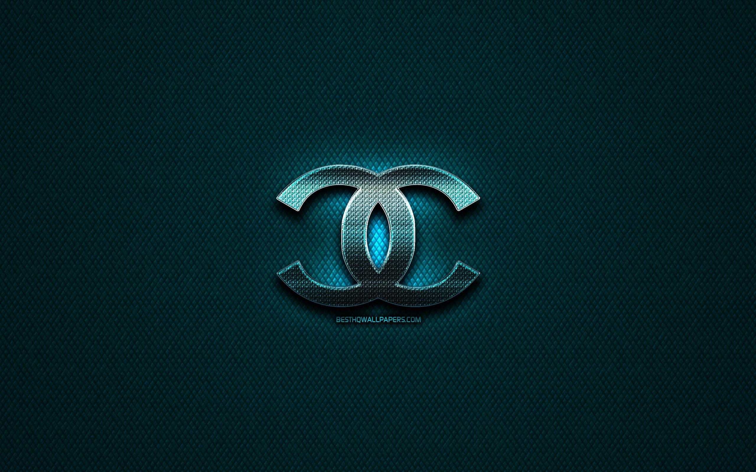 2560x1600 Tải xuống hình nền Logo Chanel long lanh, sáng tạo, nền kim loại xanh, logo Chanel, nhãn hiệu, Chanel cho máy tính để bàn với độ phân giải 2560x1600.  Hình nền hình ảnh HD chất lượng cao